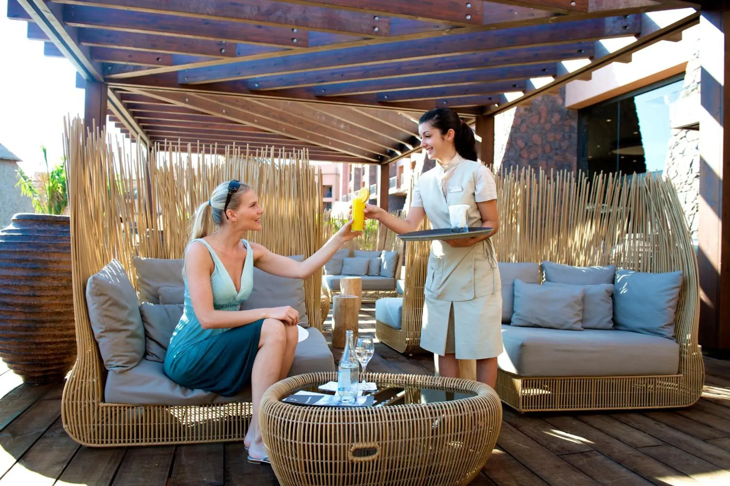 Lounge or bar in Lopesan Baobab Resort