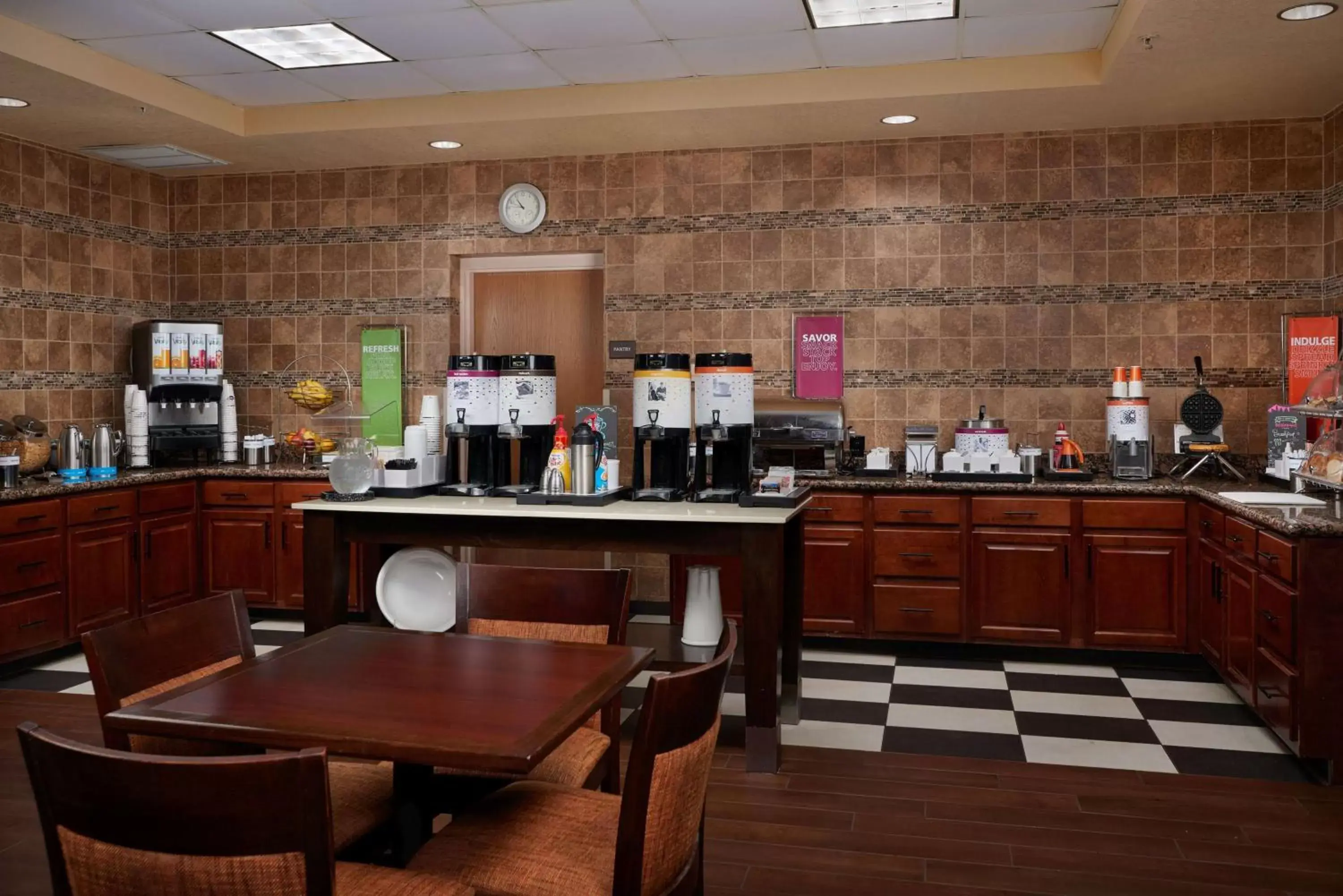 Dining area, Restaurant/Places to Eat in Hampton Inn Glendale-Peoria
