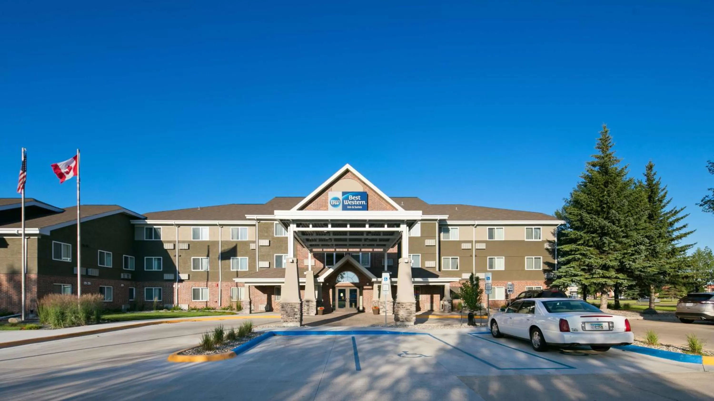 Property building in Best Western Harvest Inn & Suites