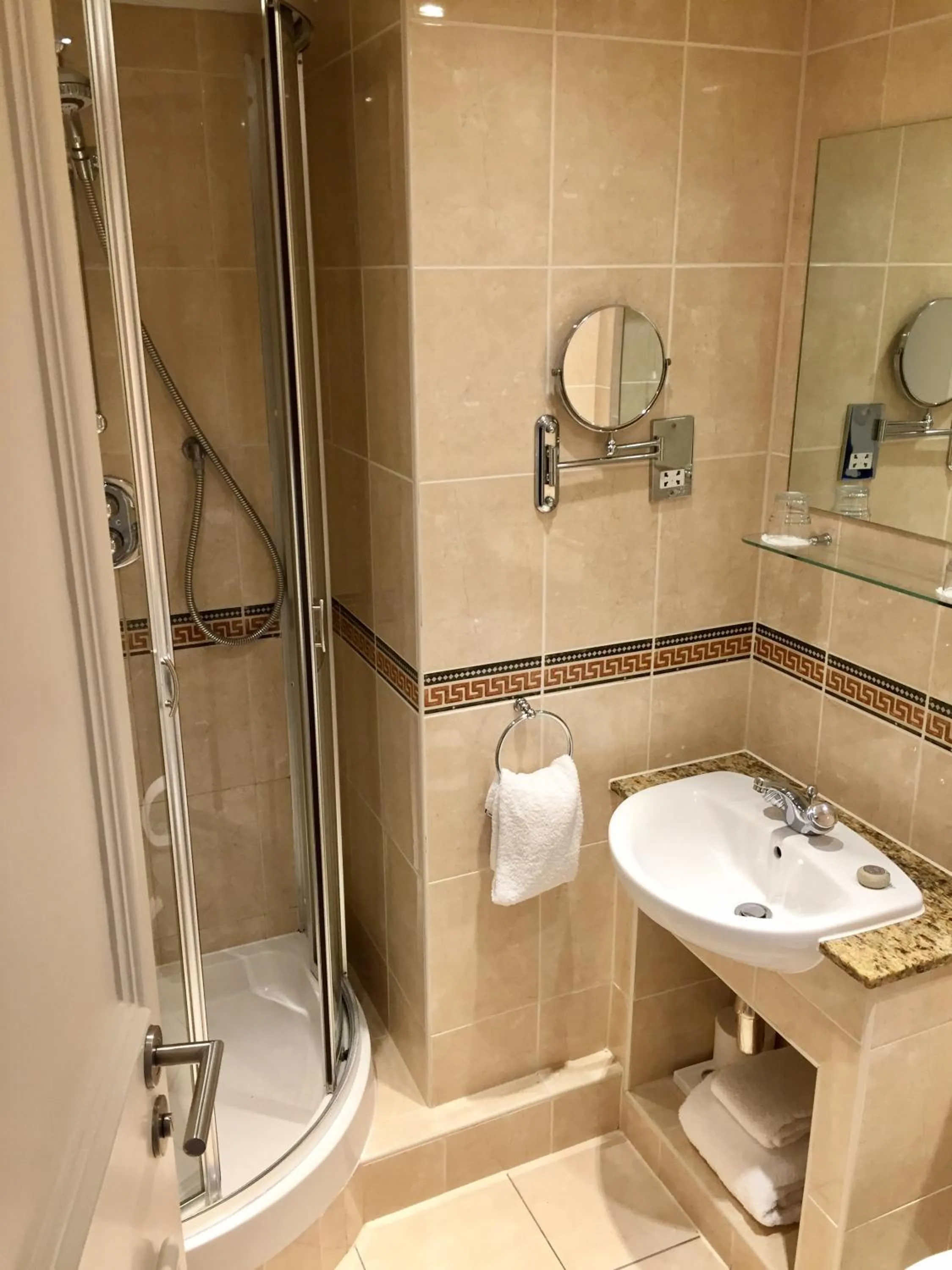 Shower in Beaufort House - Knightsbridge