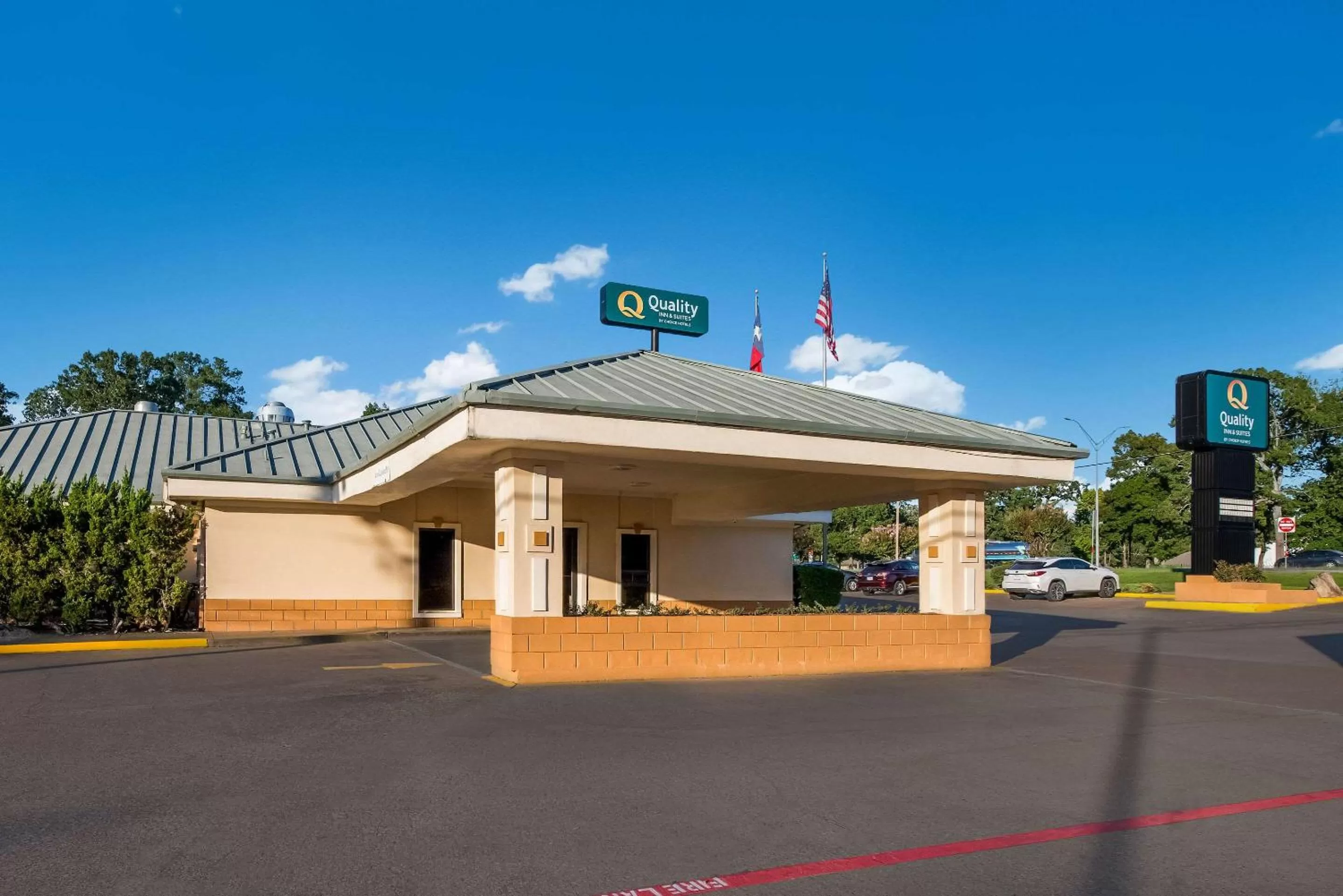 Property building in Quality Inn & Suites Lufkin