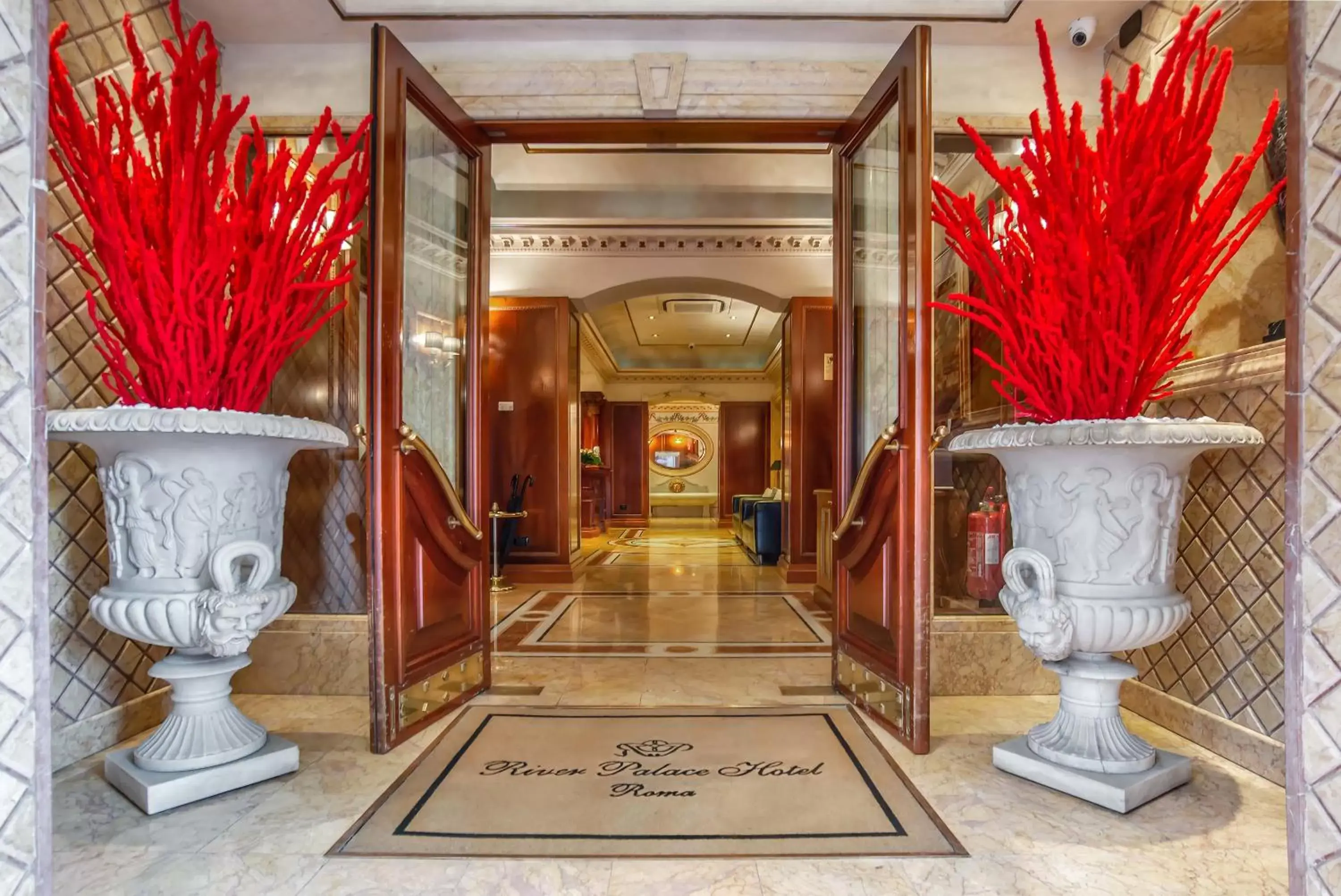 Facade/entrance in River Palace Hotel
