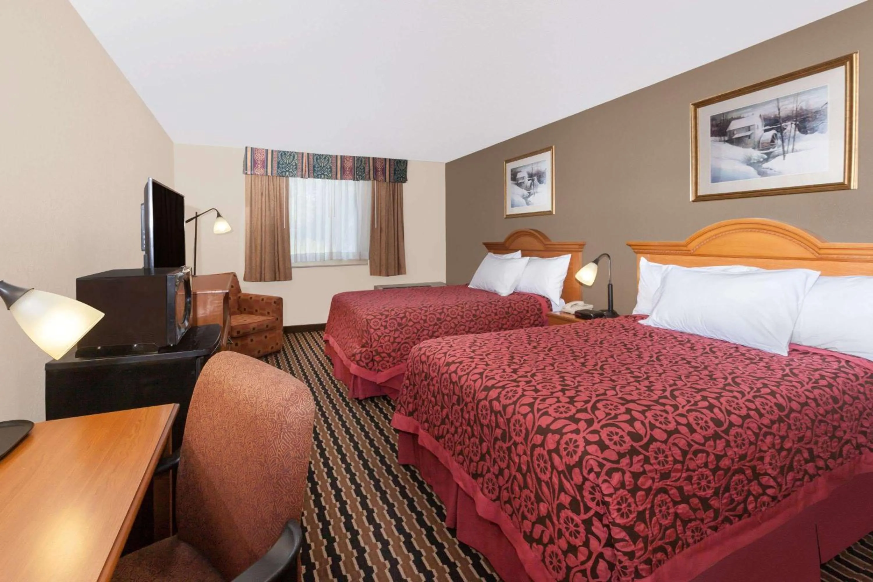 Photo of the whole room, Bed in Days Inn by Wyndham Albion