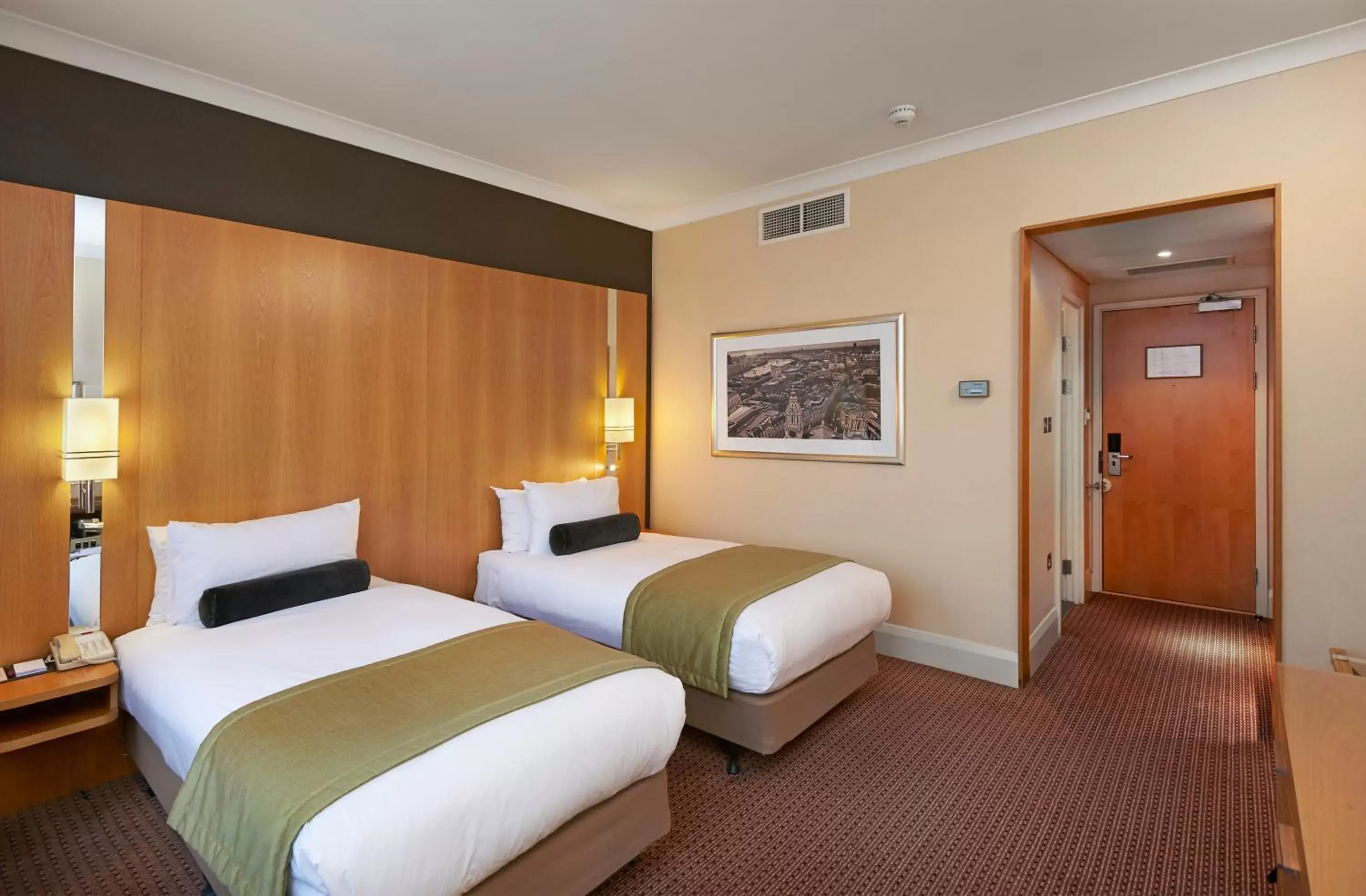 Bedroom, Bed in Crowne Plaza London Ealing, an IHG Hotel