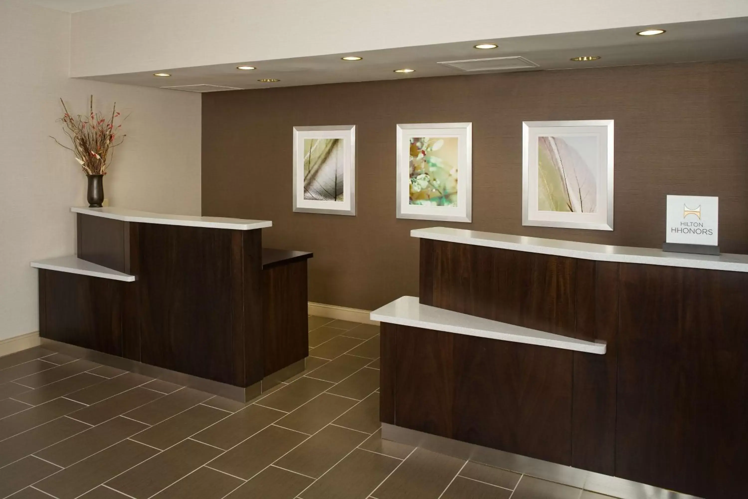 Lobby or reception, Lobby/Reception in DoubleTree by Hilton Hotel Chicago Wood Dale - Elk Grove