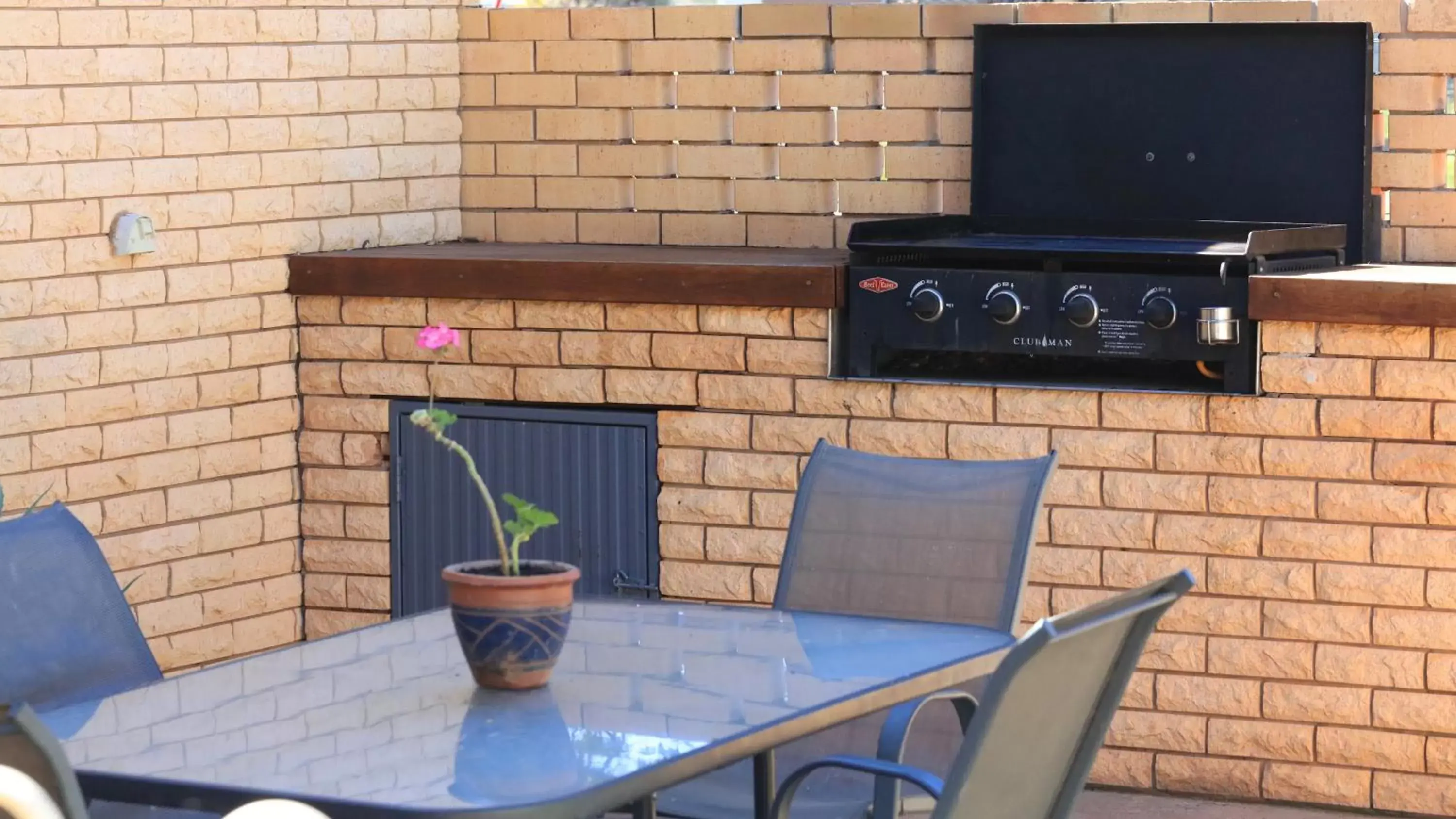 BBQ facilities in Darling River Motel