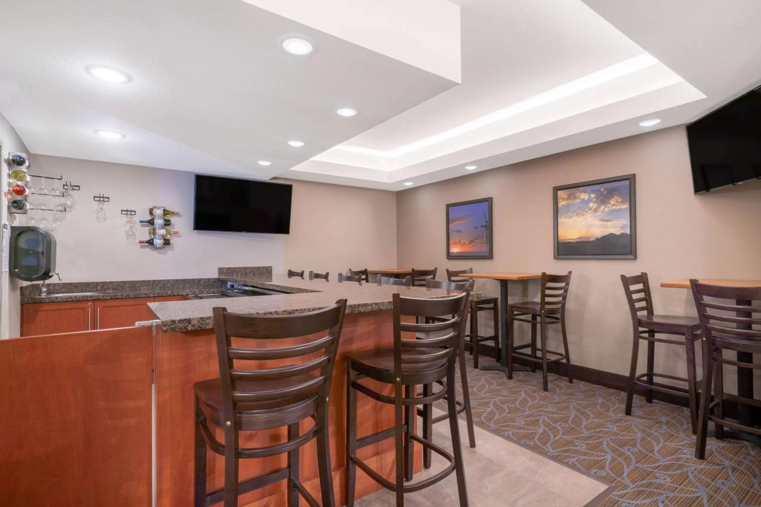 Lounge or bar in AmericInn by Wyndham Windom Lounge or bar in AmericInn by Wyndham Windom