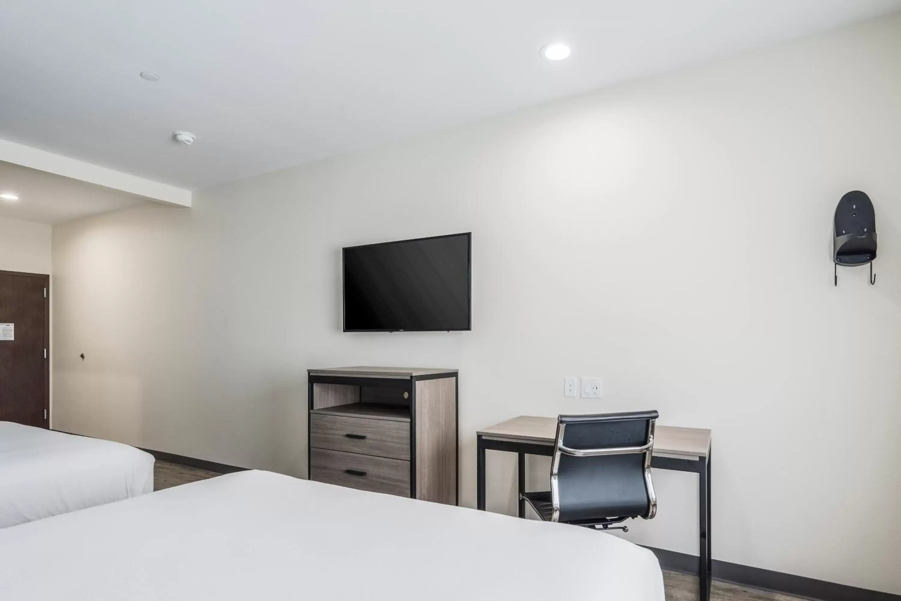 Bedroom, TV/Entertainment Center in Americas Best Value Inn & Suites Katy