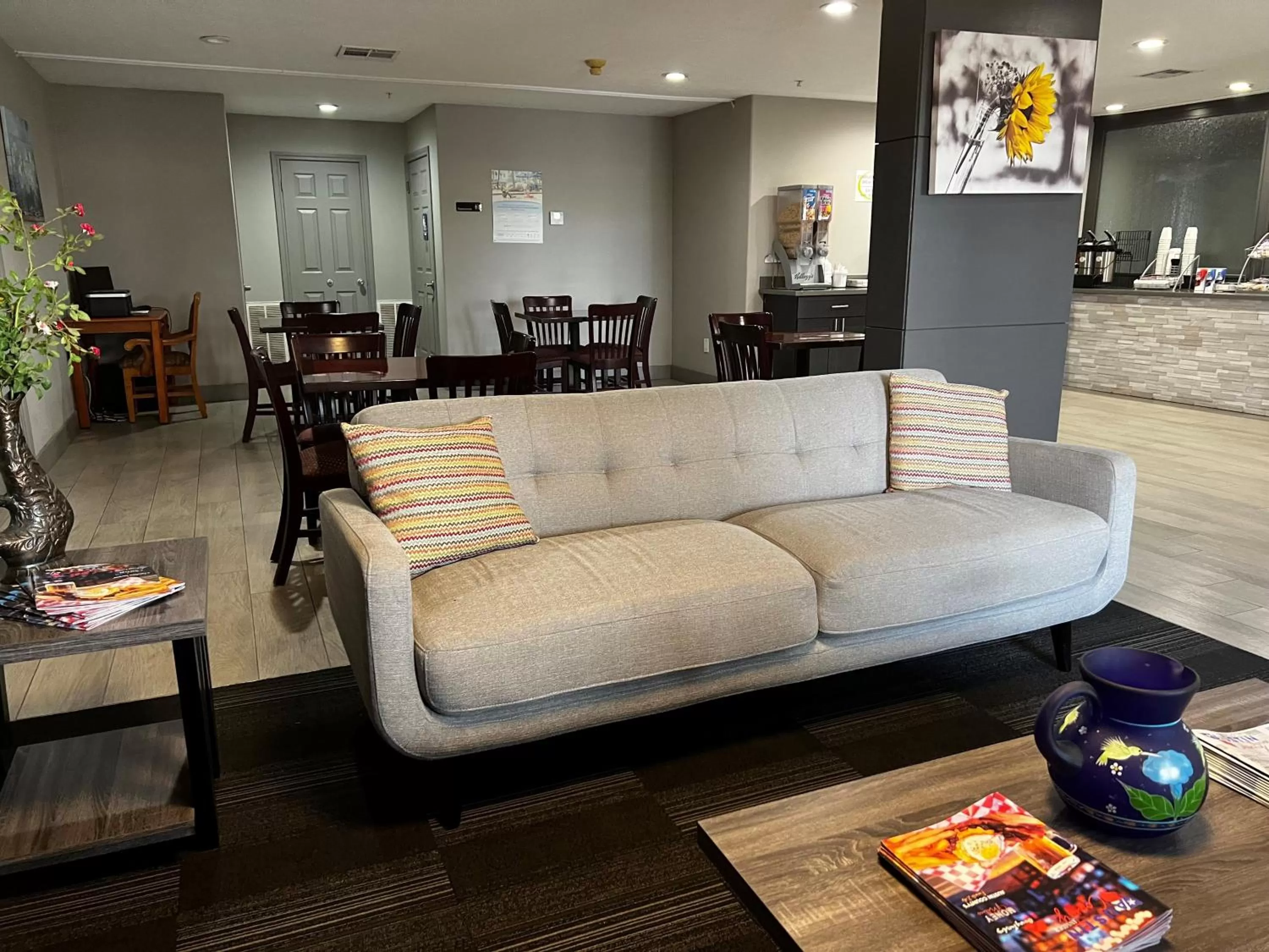 Lobby or reception in Super 8 by Wyndham Sealy