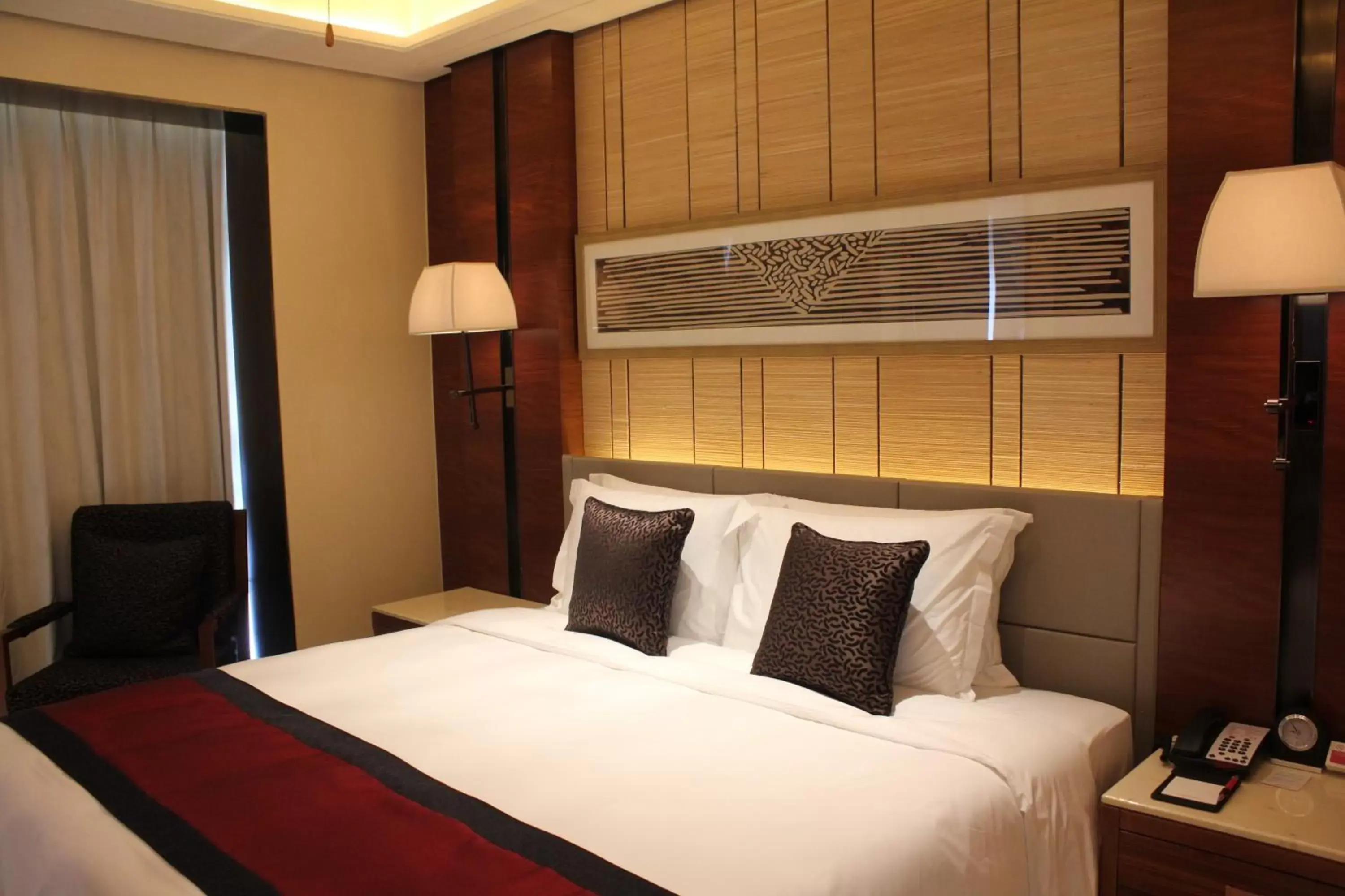 Bed in Crowne Plaza Sanya City Center, an IHG Hotel