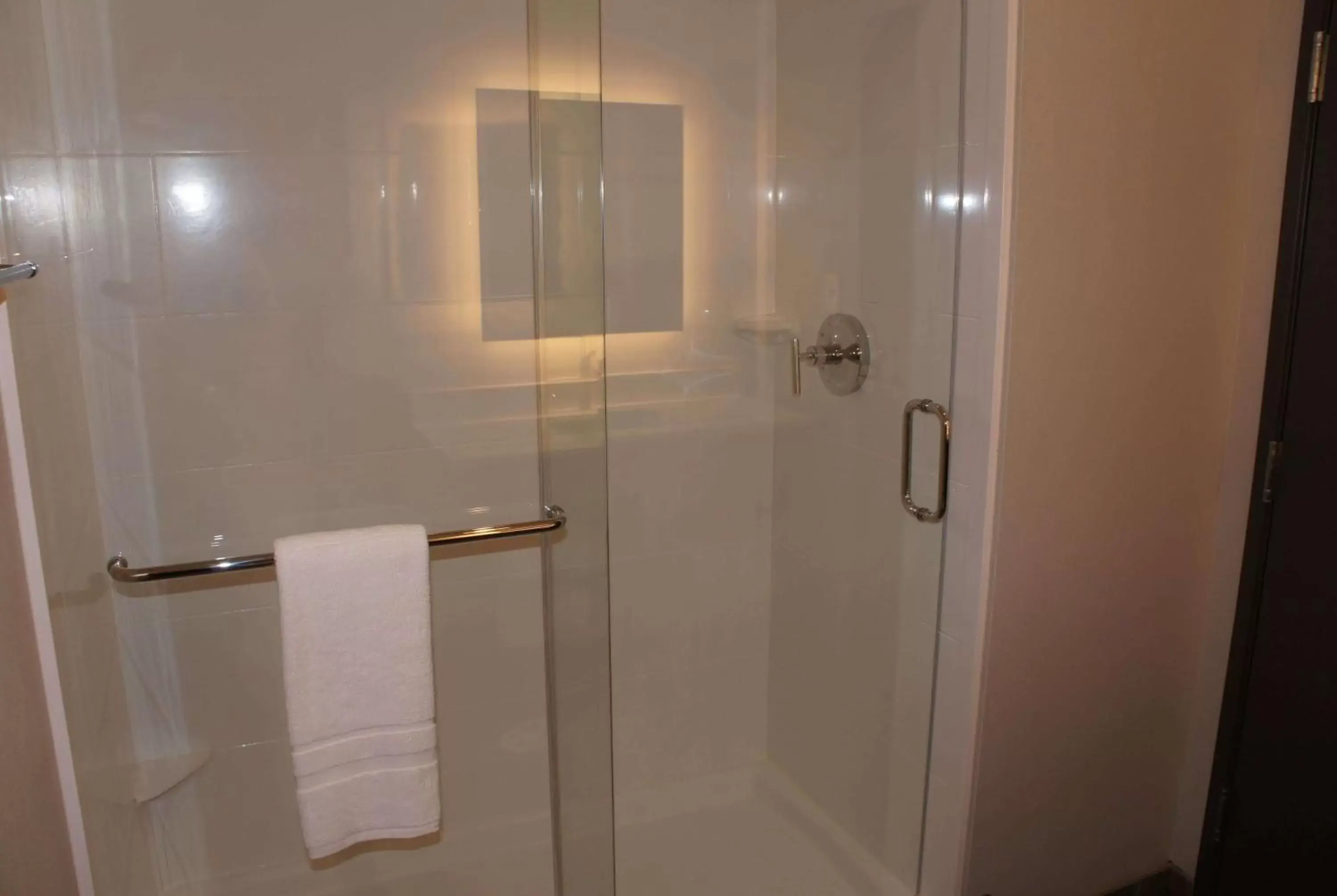 Bathroom in La Quinta Inn and Suites by Wyndham Bloomington