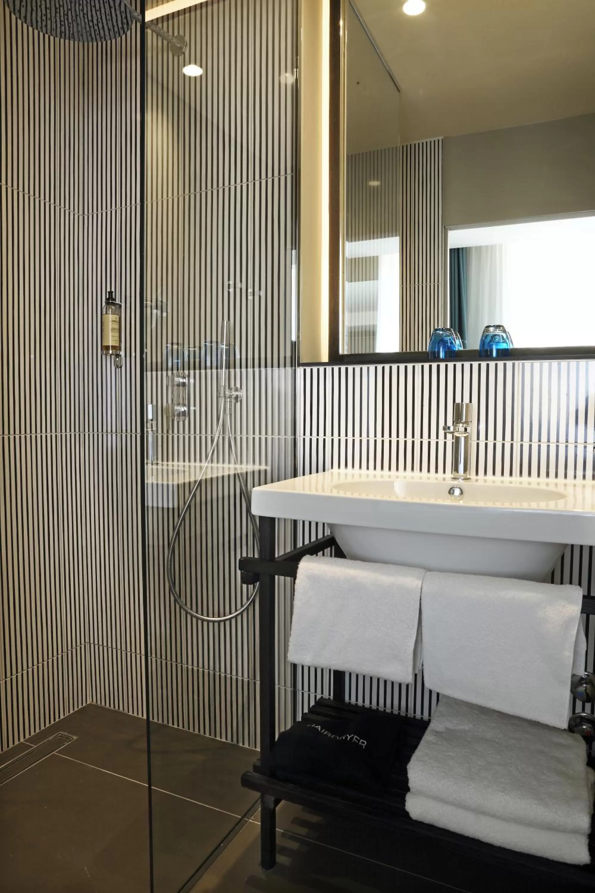 Bathroom in Best Western Plus Hôtel La Joliette