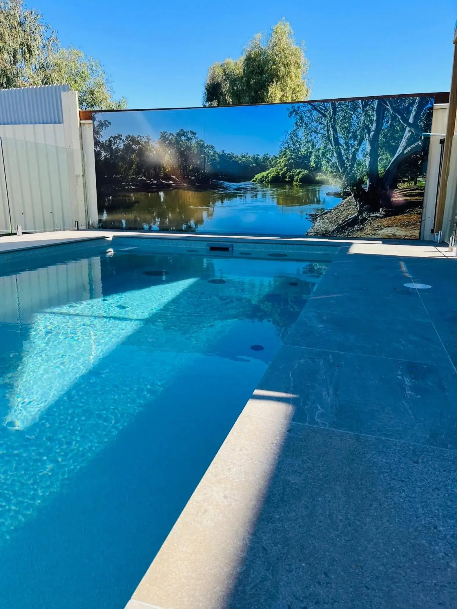 Swimming Pool in Golden River Motor Inn