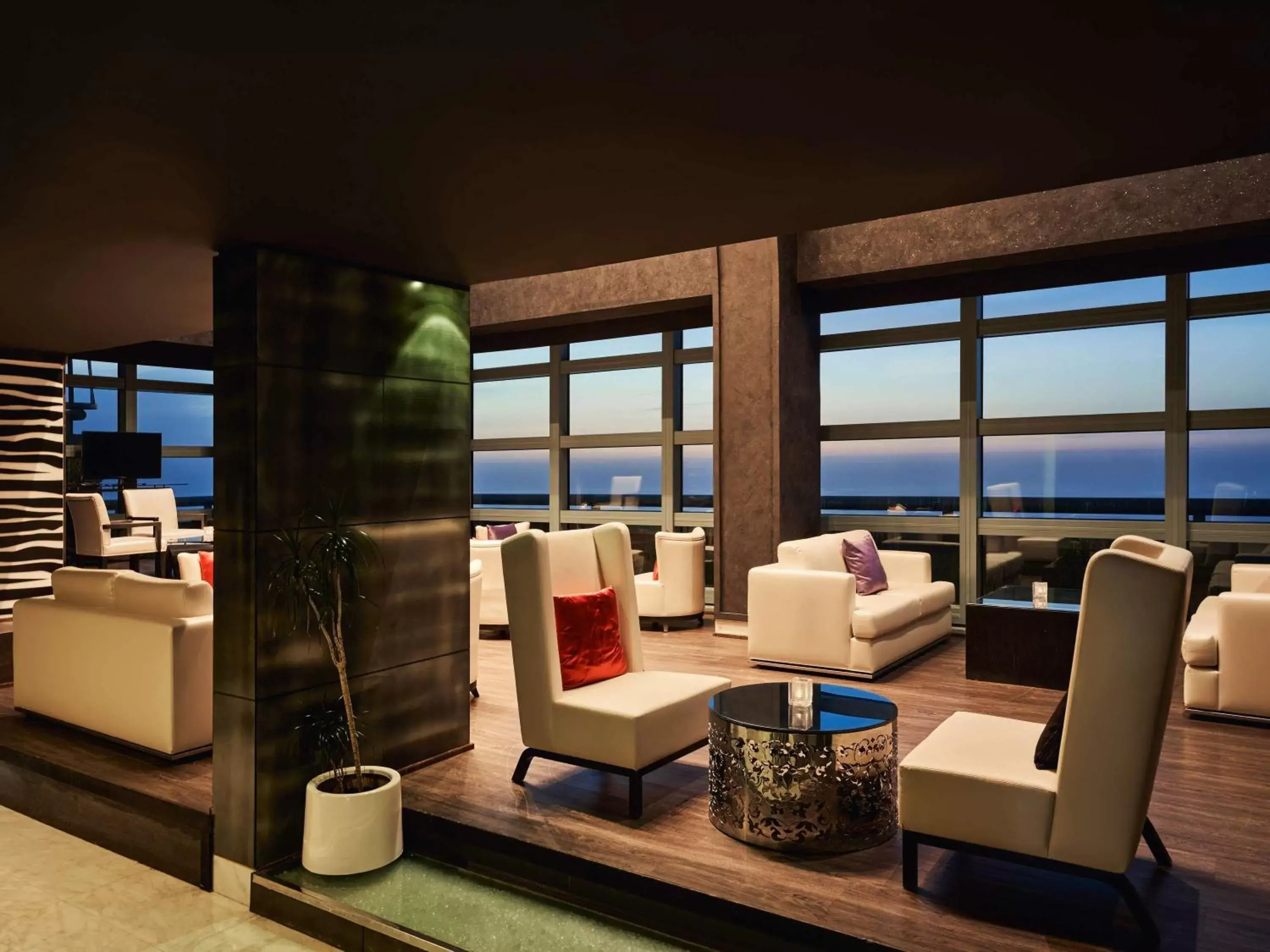 Lounge or bar in Sofitel Abu Dhabi Corniche