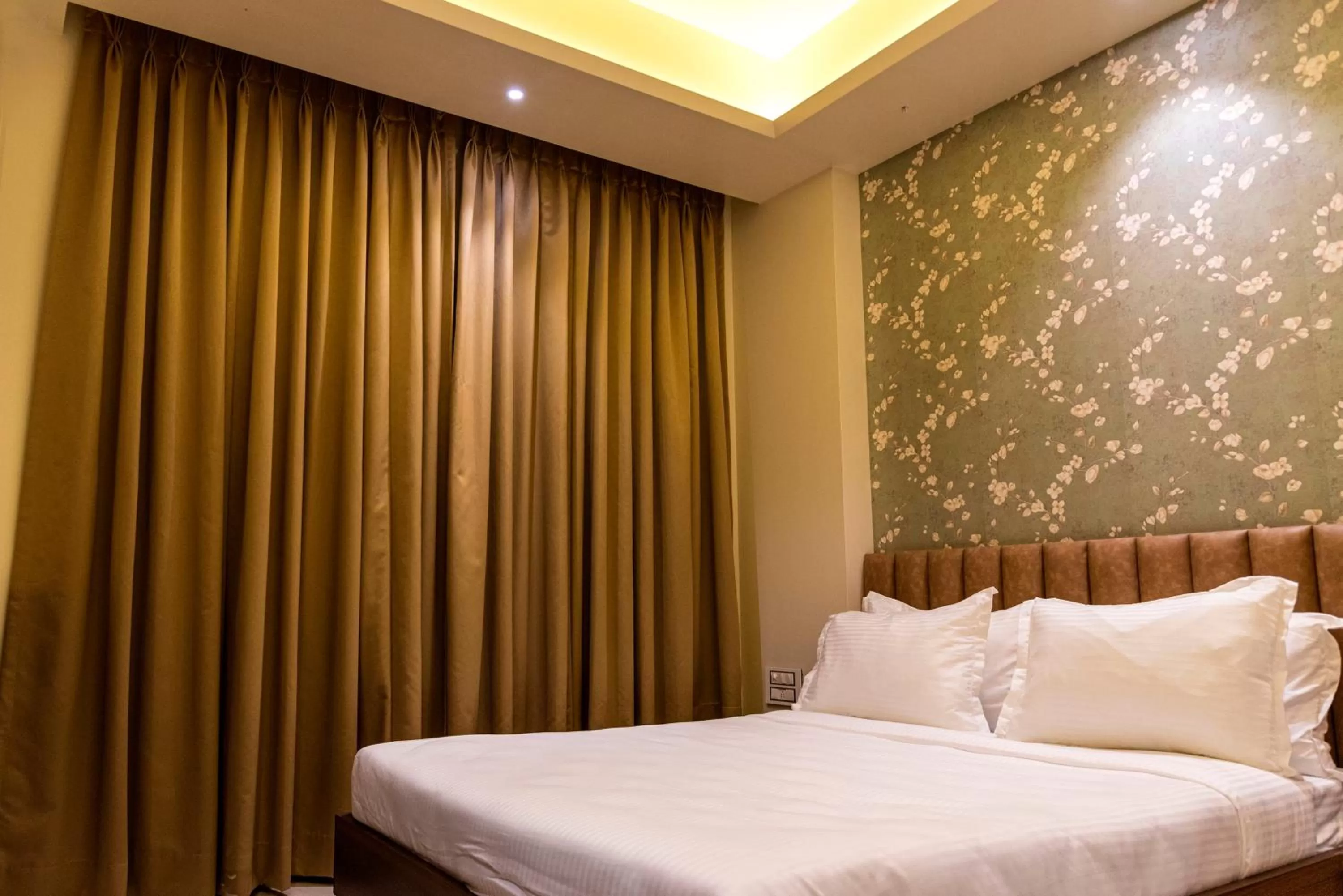 Bedroom, Bed in Hotel Pratham