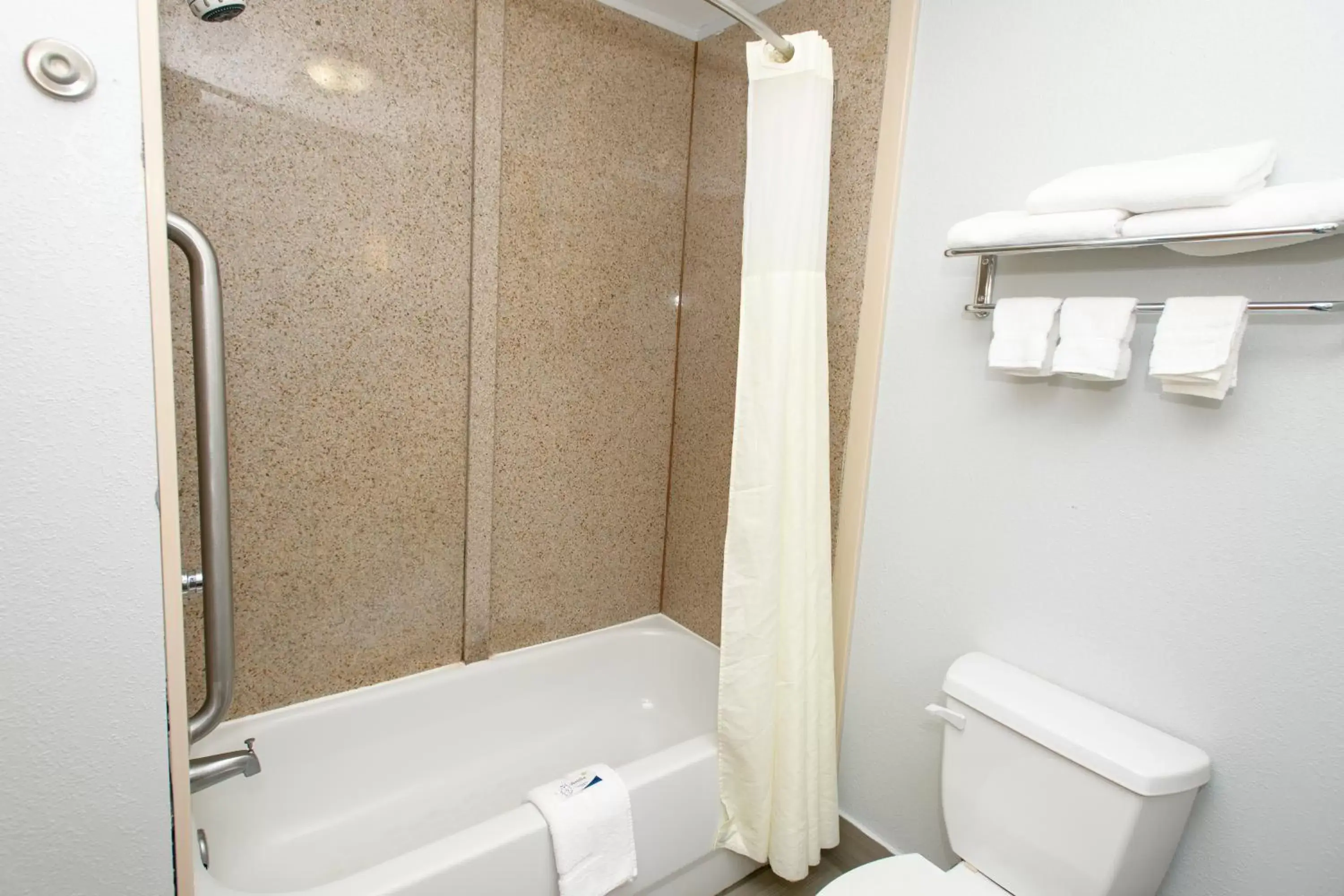Shower, Bathroom in HomeTown Inn-Ringgold