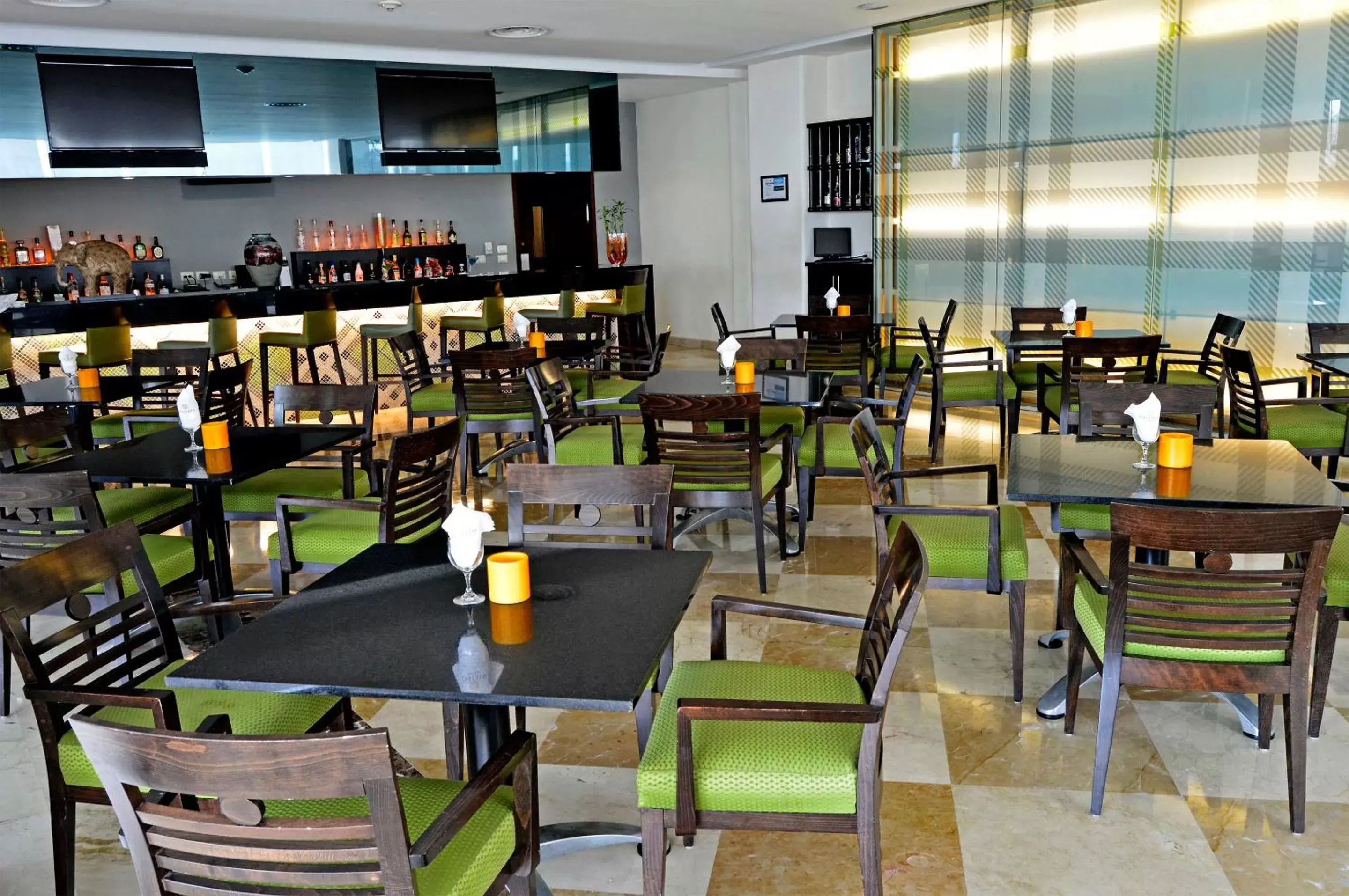 Lounge or bar, Restaurant/Places to Eat in Ramada Plaza by Wyndham Veracruz Boca del Rio
