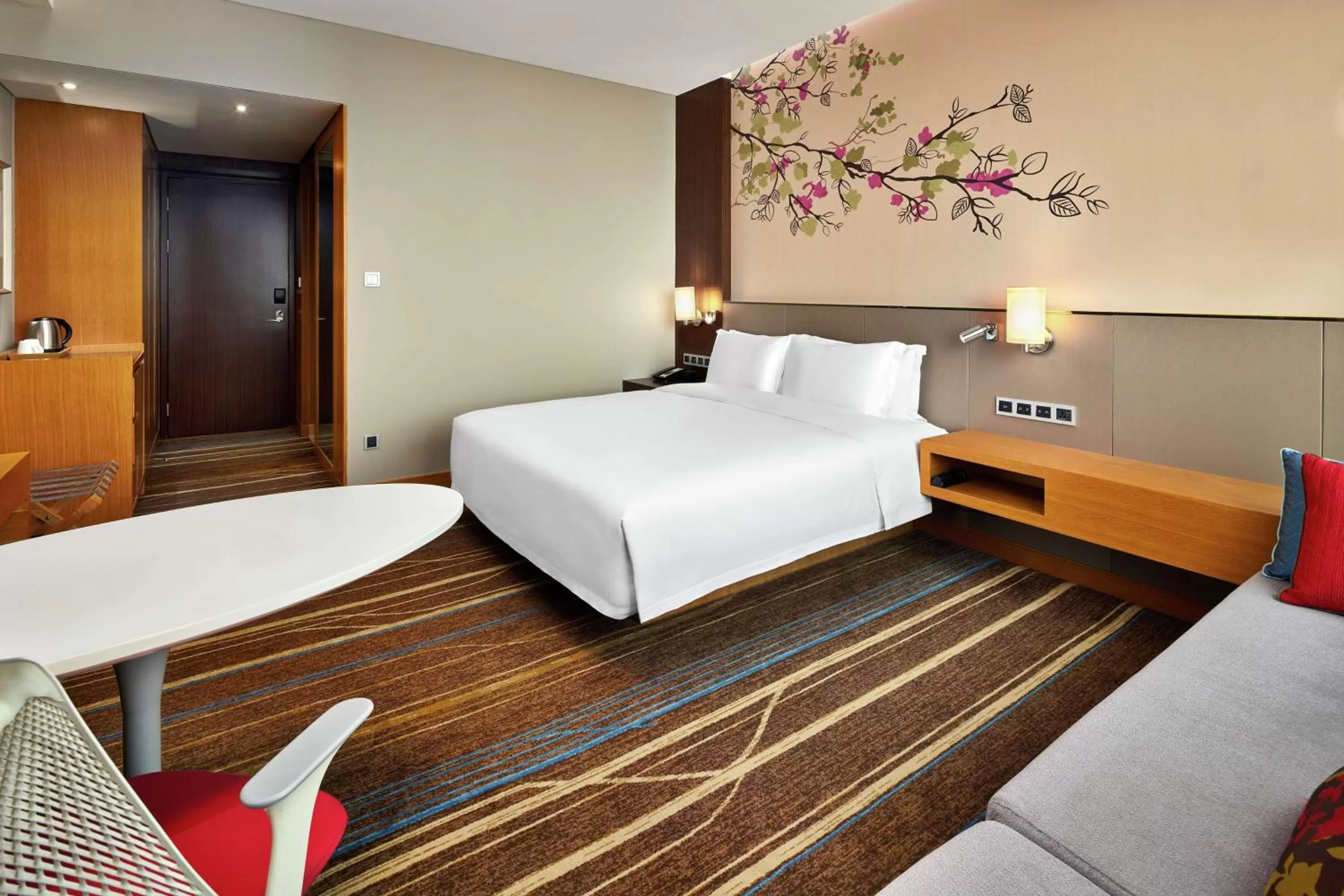Bedroom, Bed in Hilton Garden Inn Shenzhen Bao'an