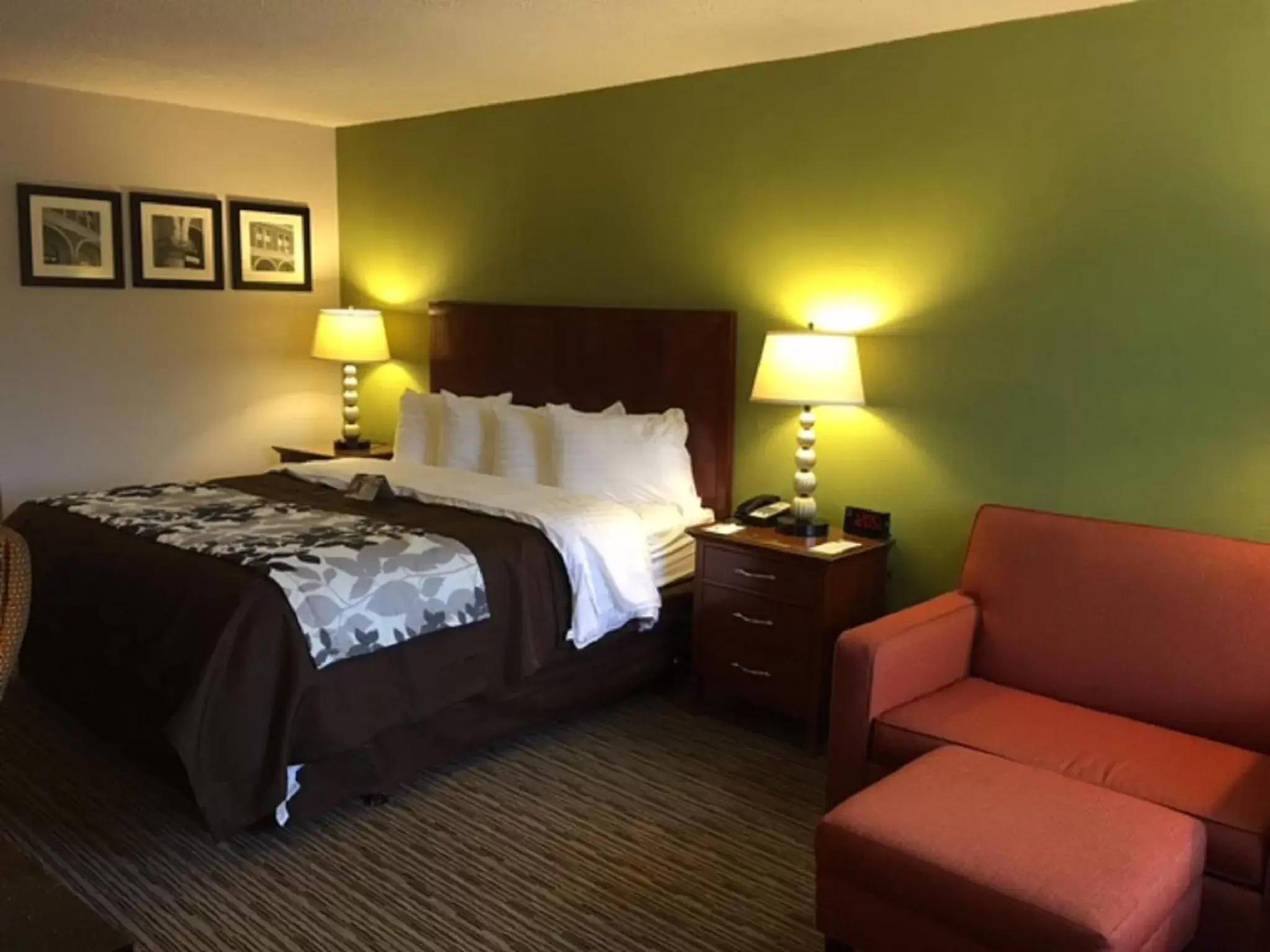 Bedroom, Bed in Quality Inn Forsyth