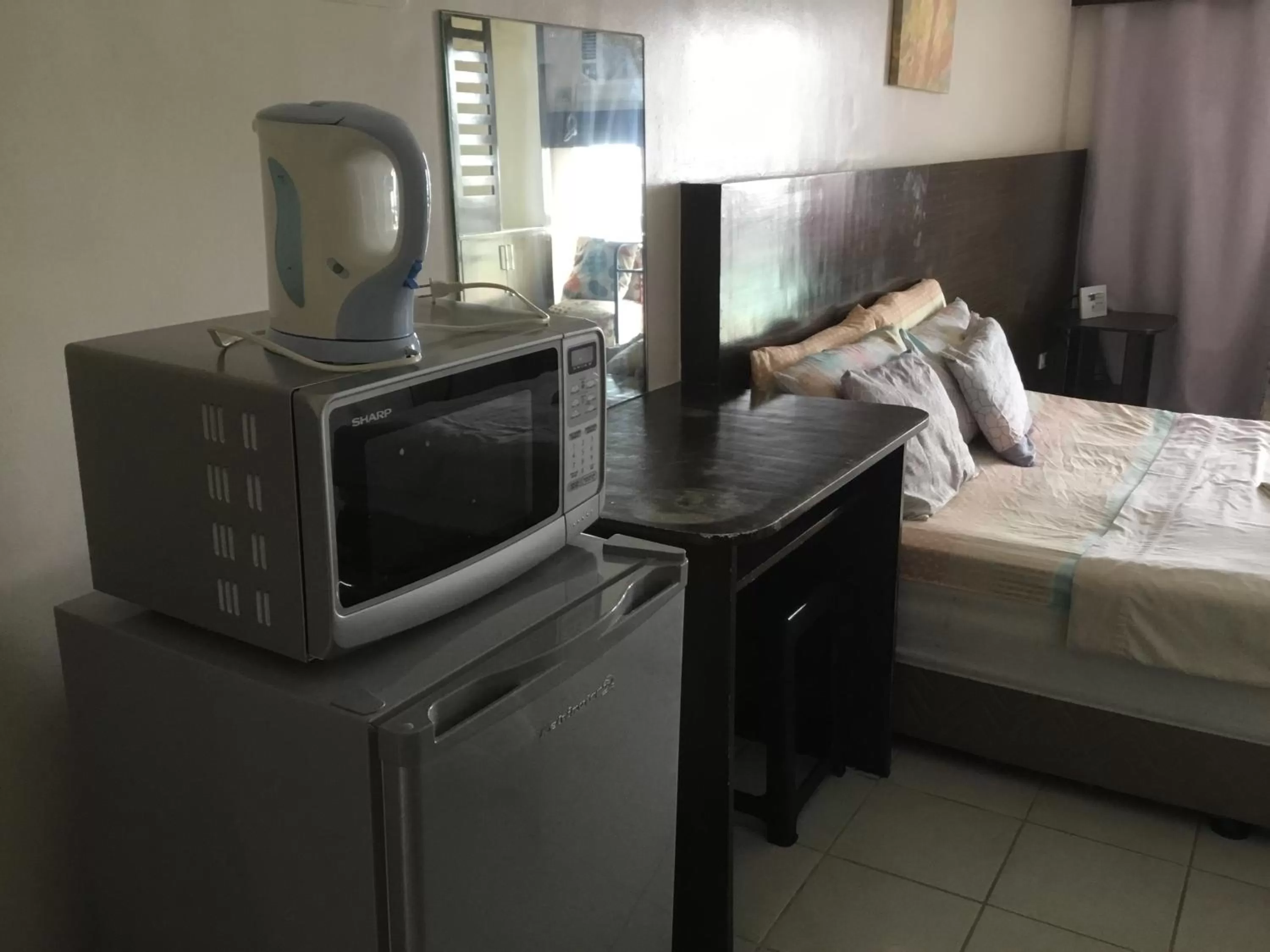 Bed in Condo with Free Swimming Pool & Viewing Deck