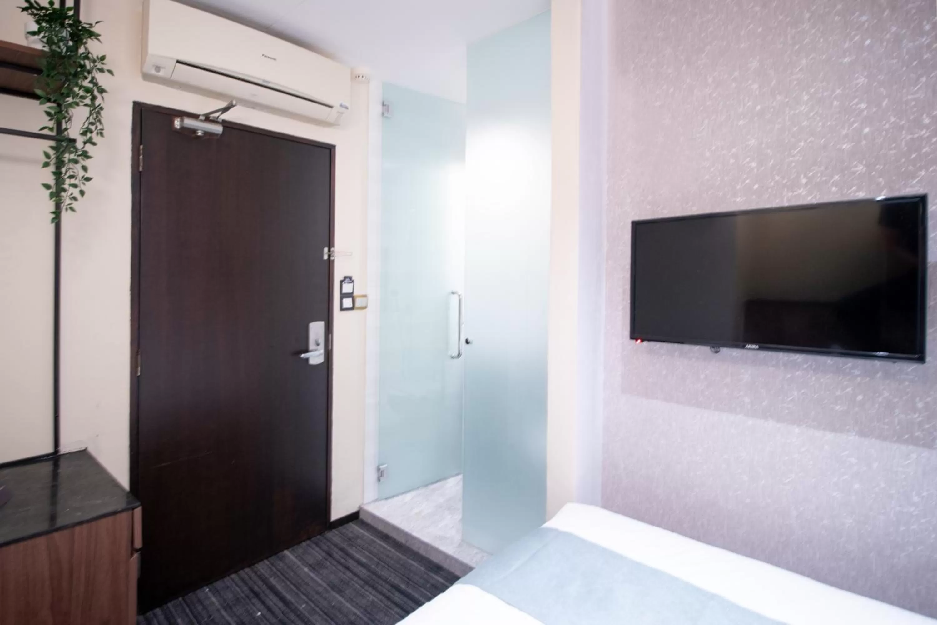 Bedroom in Harbour Ville Hotel - Hamilton