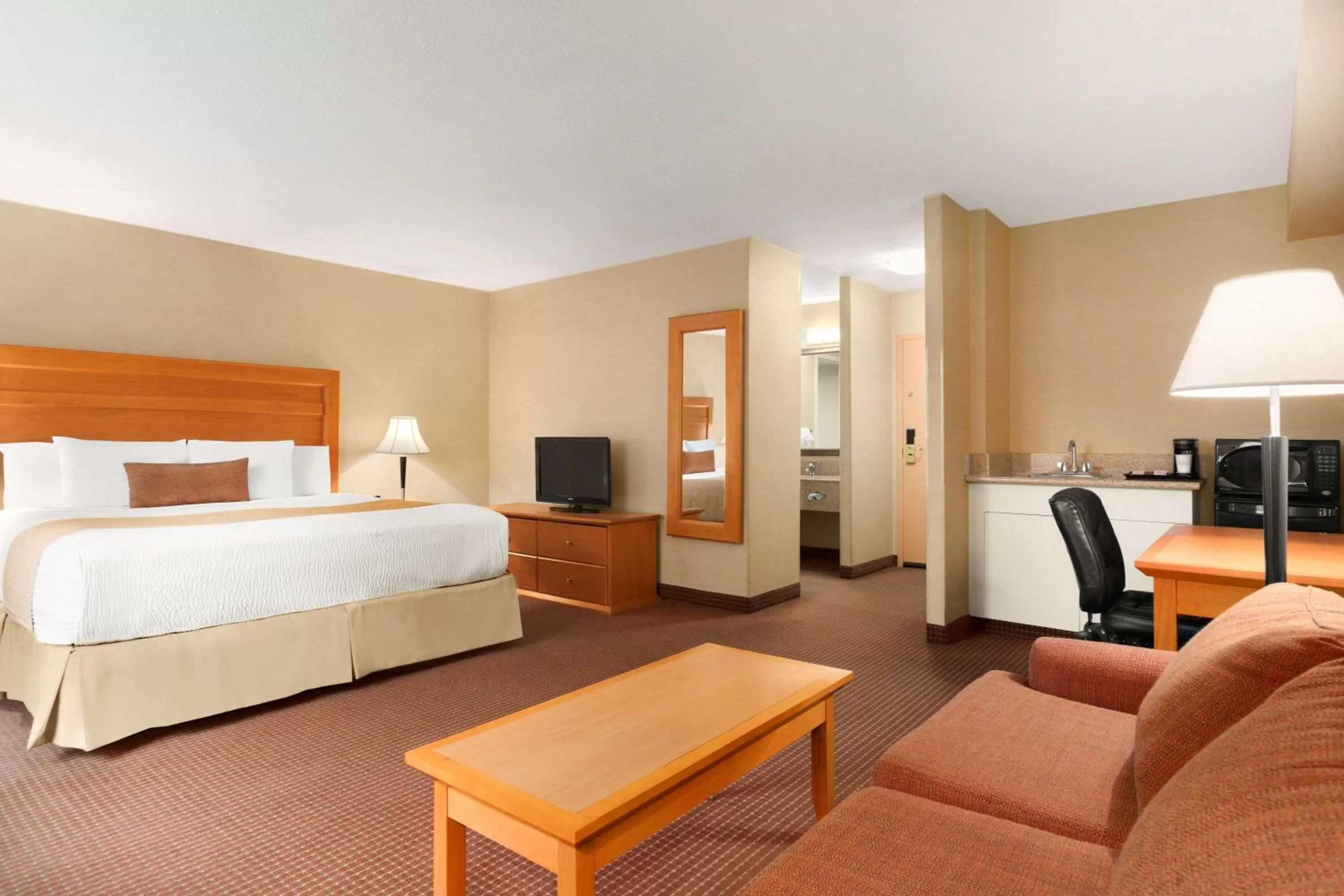Photo of the whole room, Bed in Days Inn by Wyndham Edmonton Downtown