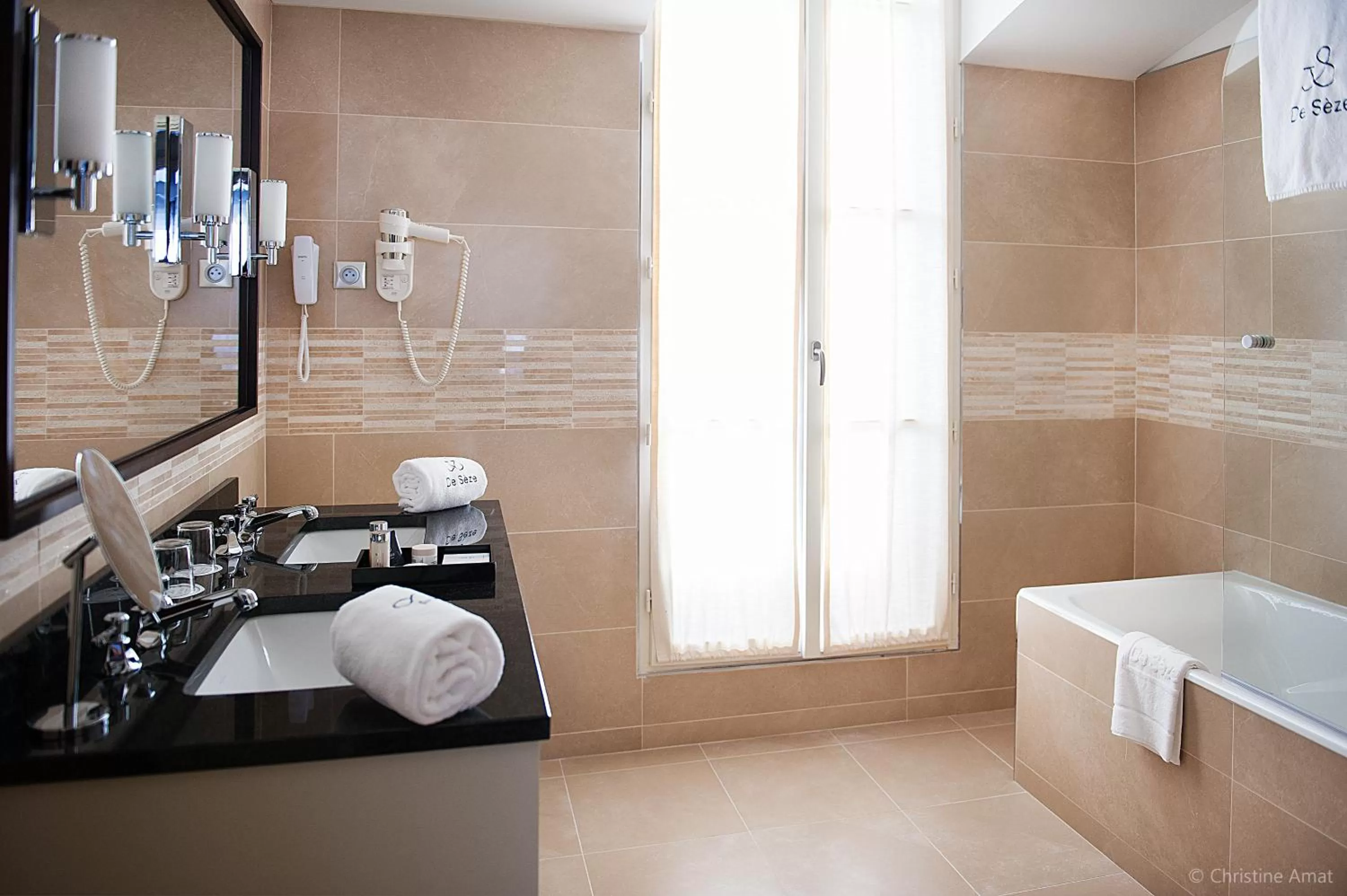 Bathroom in Hôtel de Sèze & Spa Bordeaux Centre