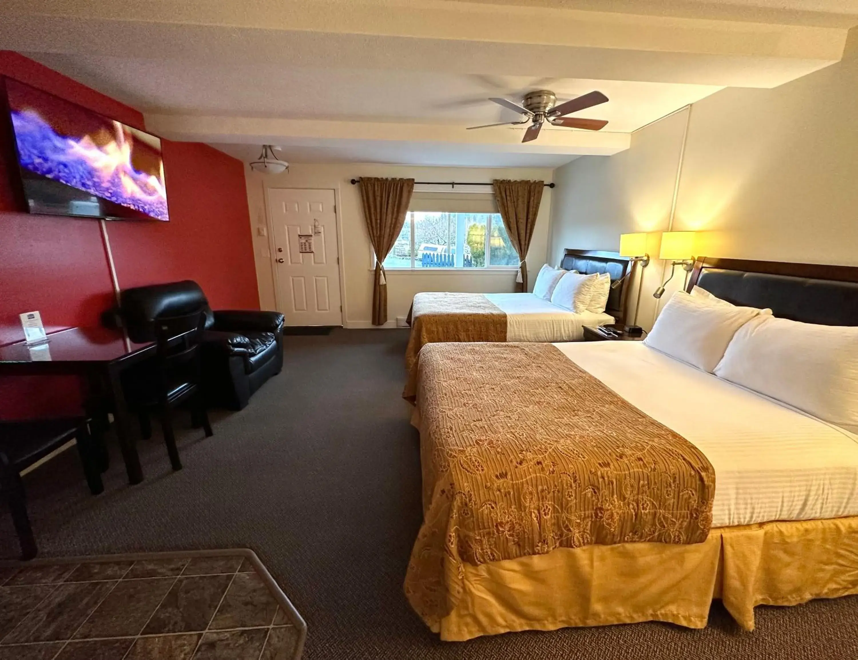 Bedroom in Bayshore Waterfront Inn