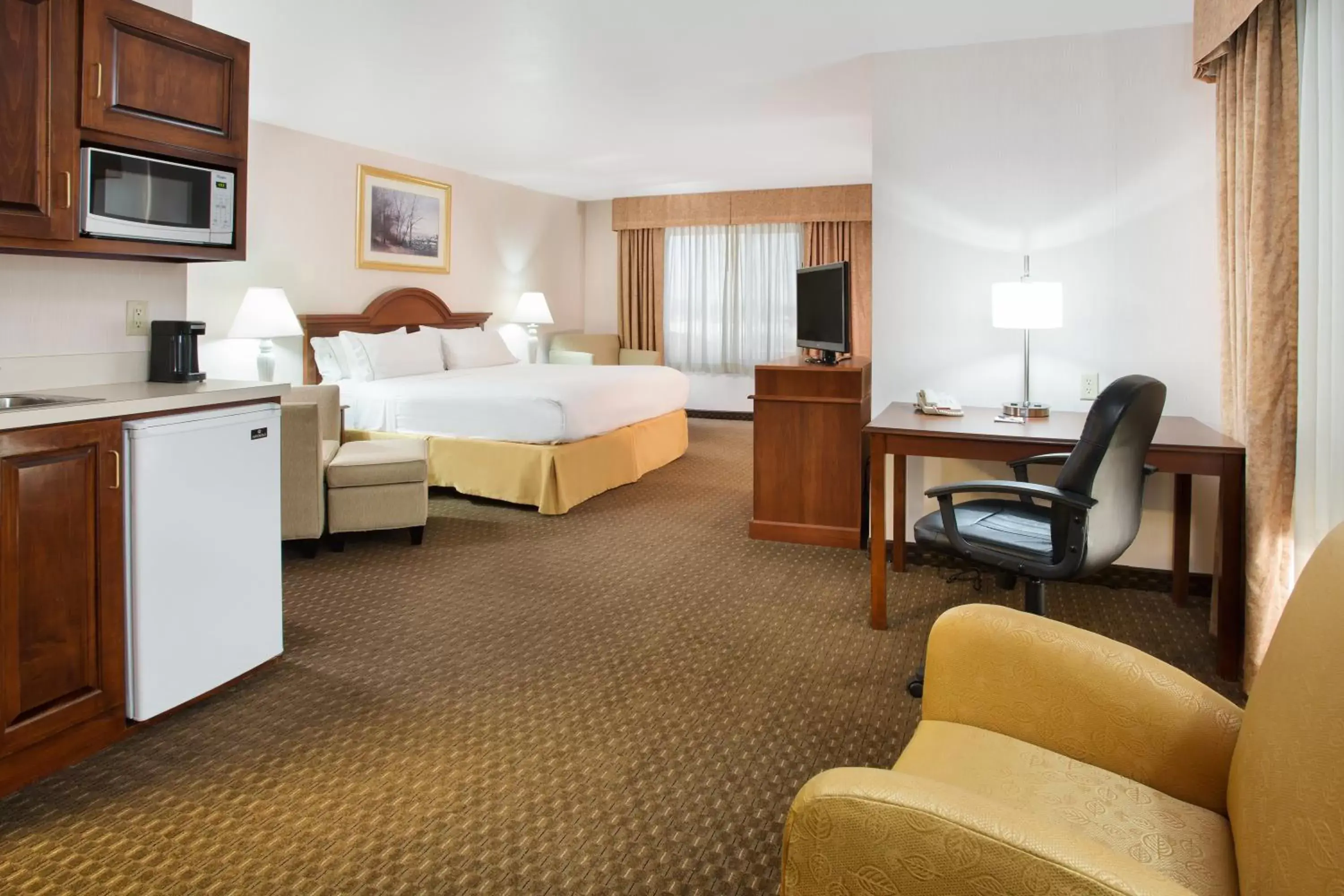 Photo of the whole room in Holiday Inn Express Hotel & Suites Marion, an IHG Hotel