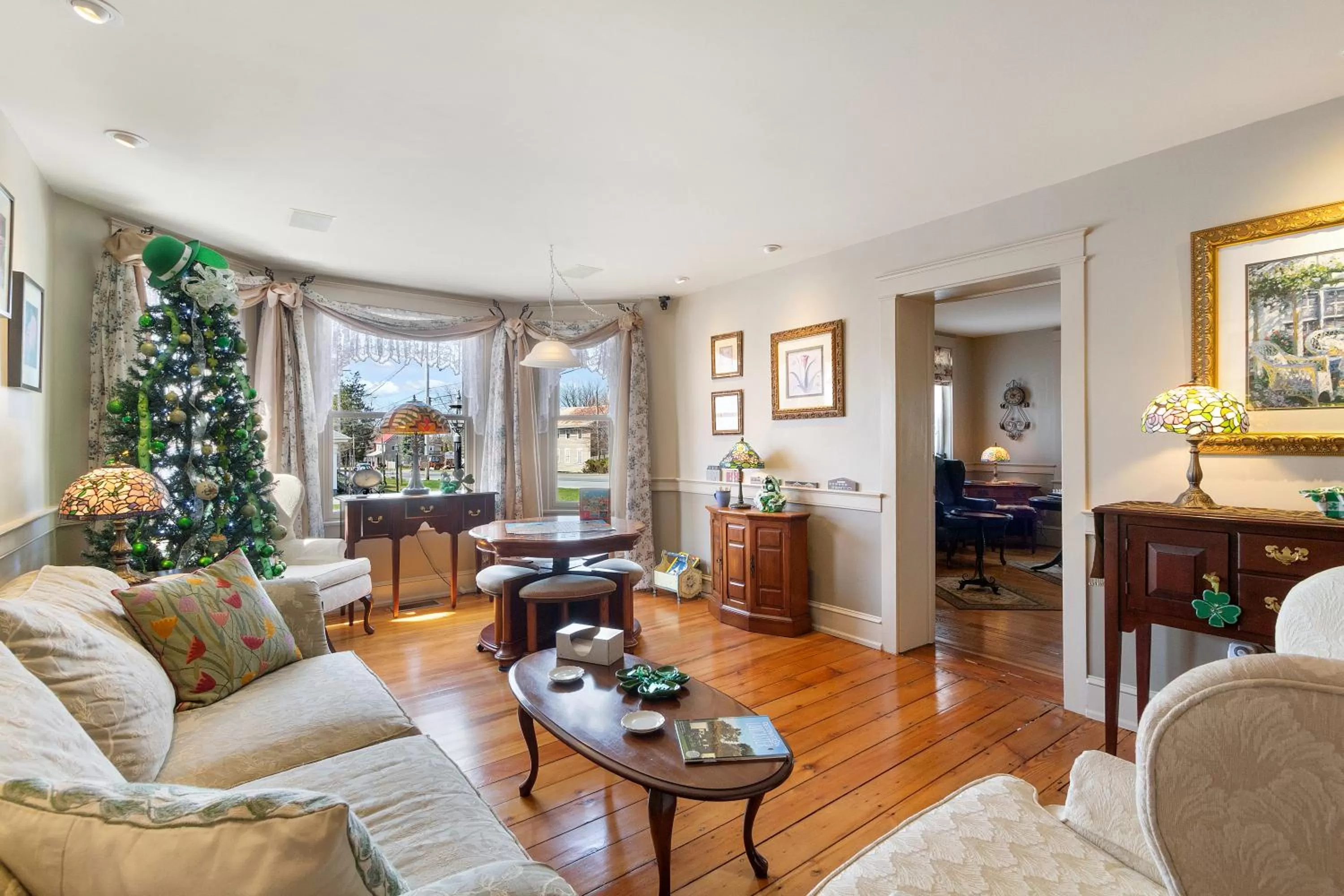 Living room in After Eight Bed and Breakfast