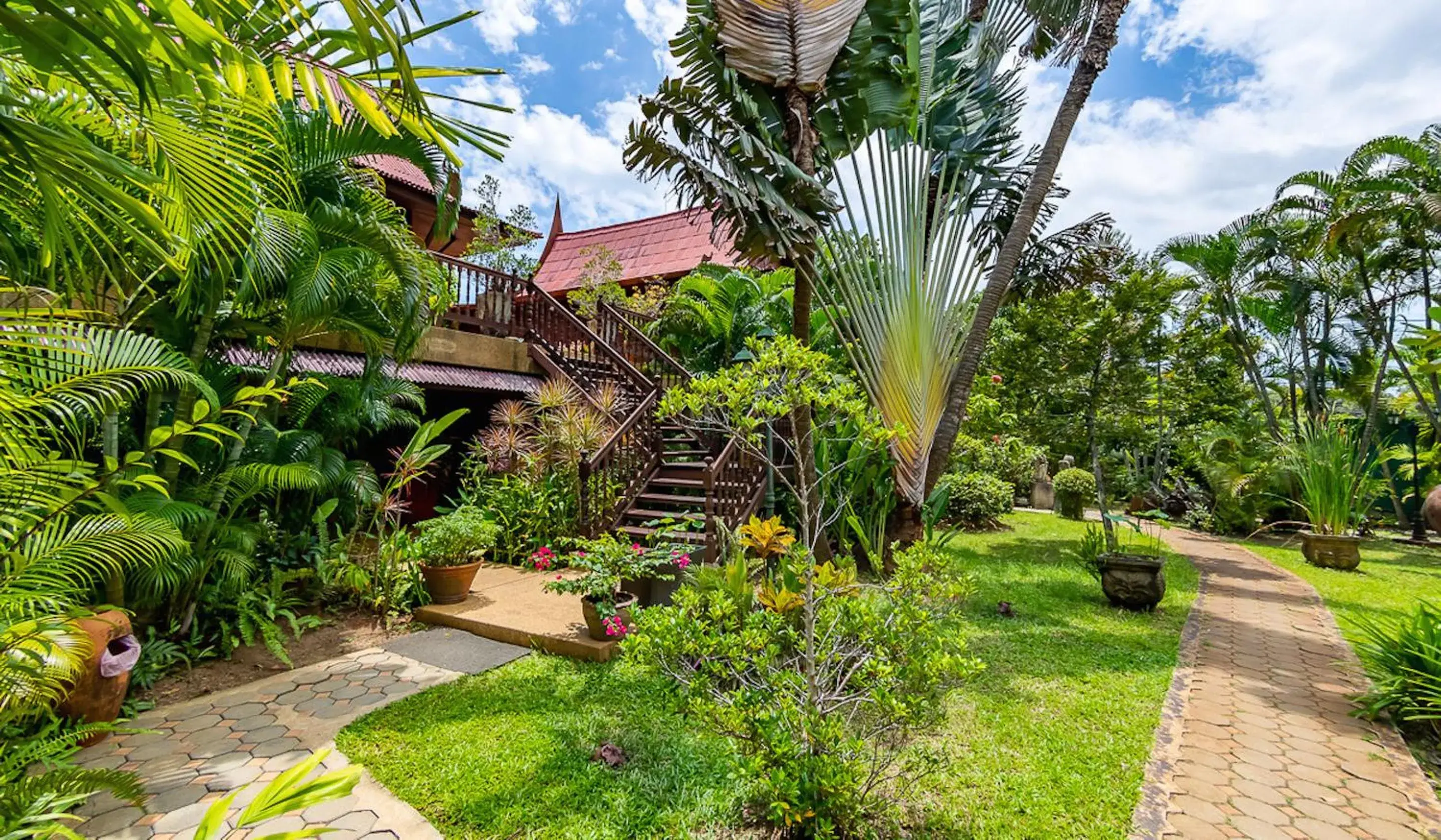 Property building in Ban Kaew Villas Property building in Ban Kaew Villas