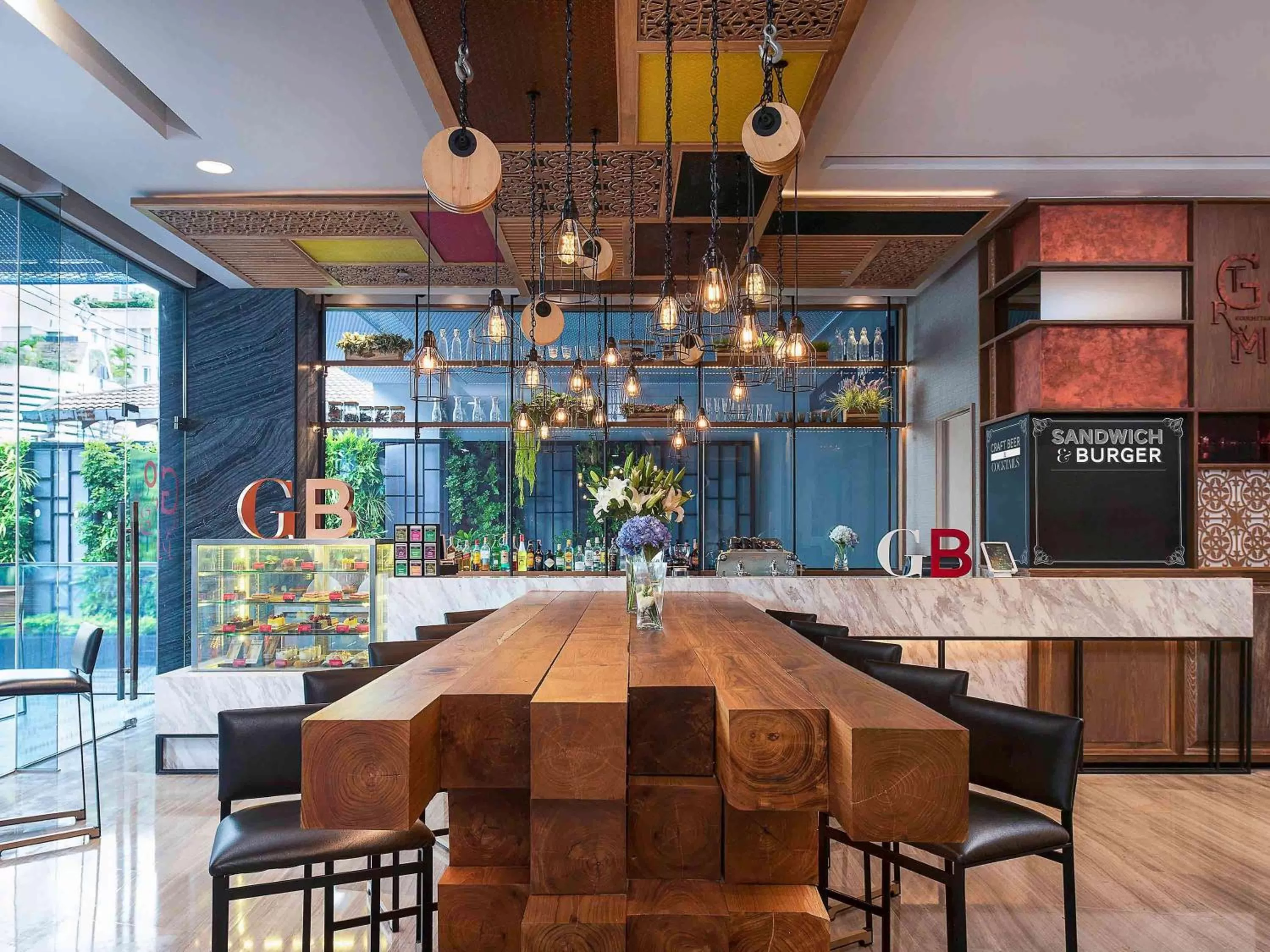 Restaurant/places to eat in Novotel Bangkok Sukhumvit 20