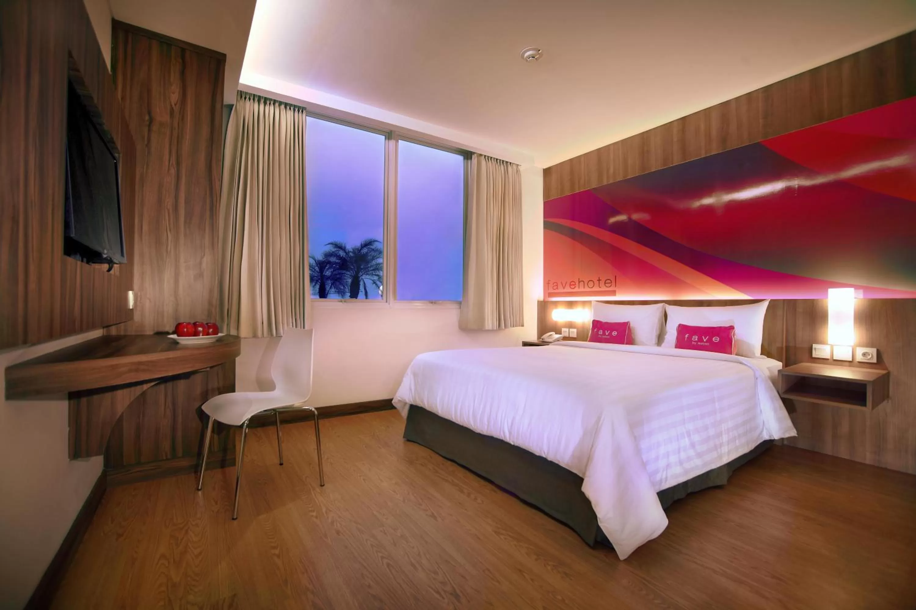 Photo of the whole room, Bed in favehotel LTC Glodok