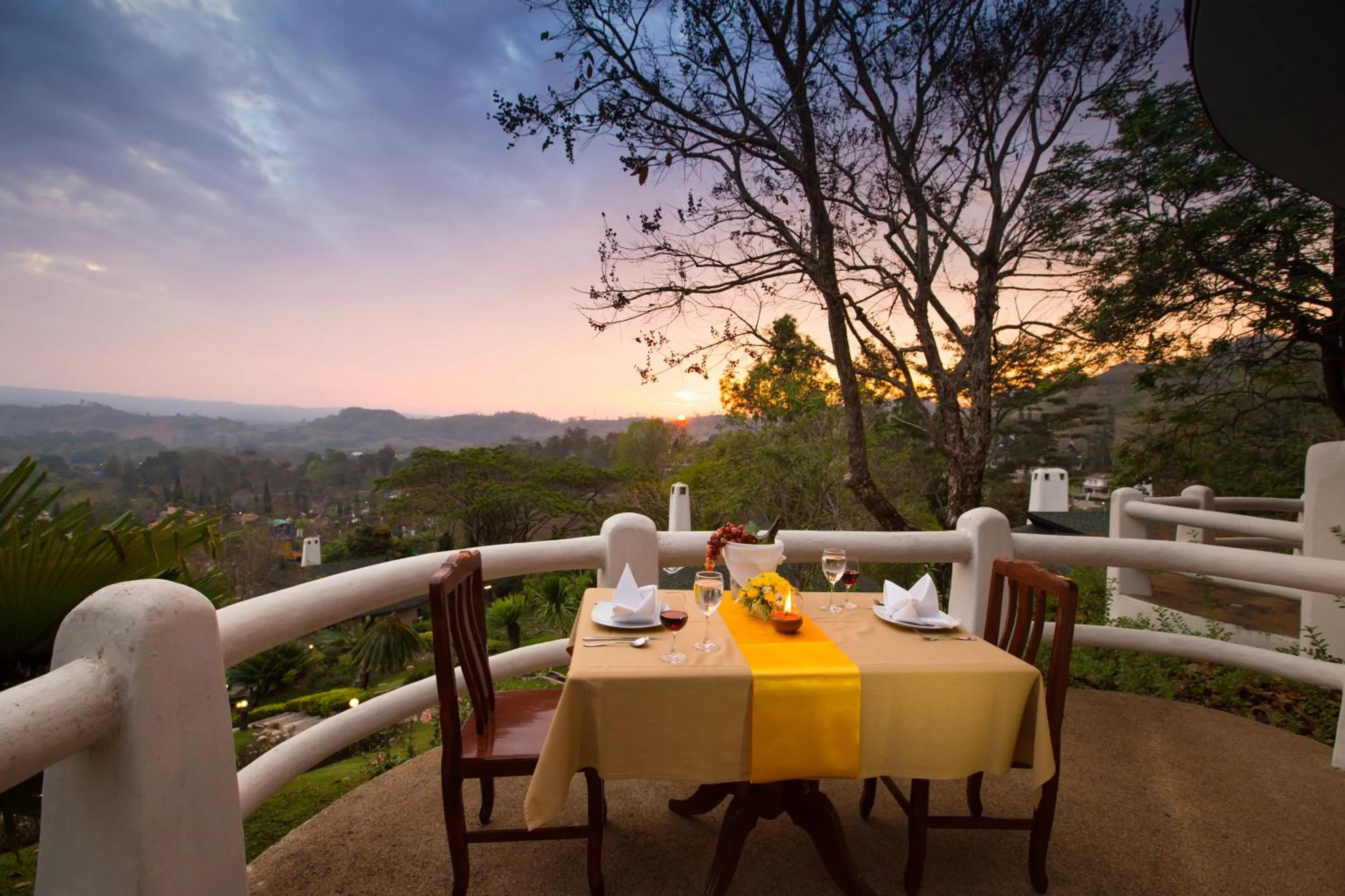 Dining area in Imperial Phukaew Hill Resort