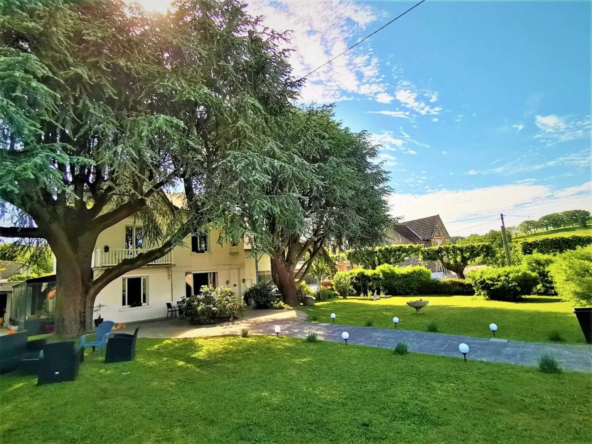 Property building in Chambres d'hôtes La Maison Blanche