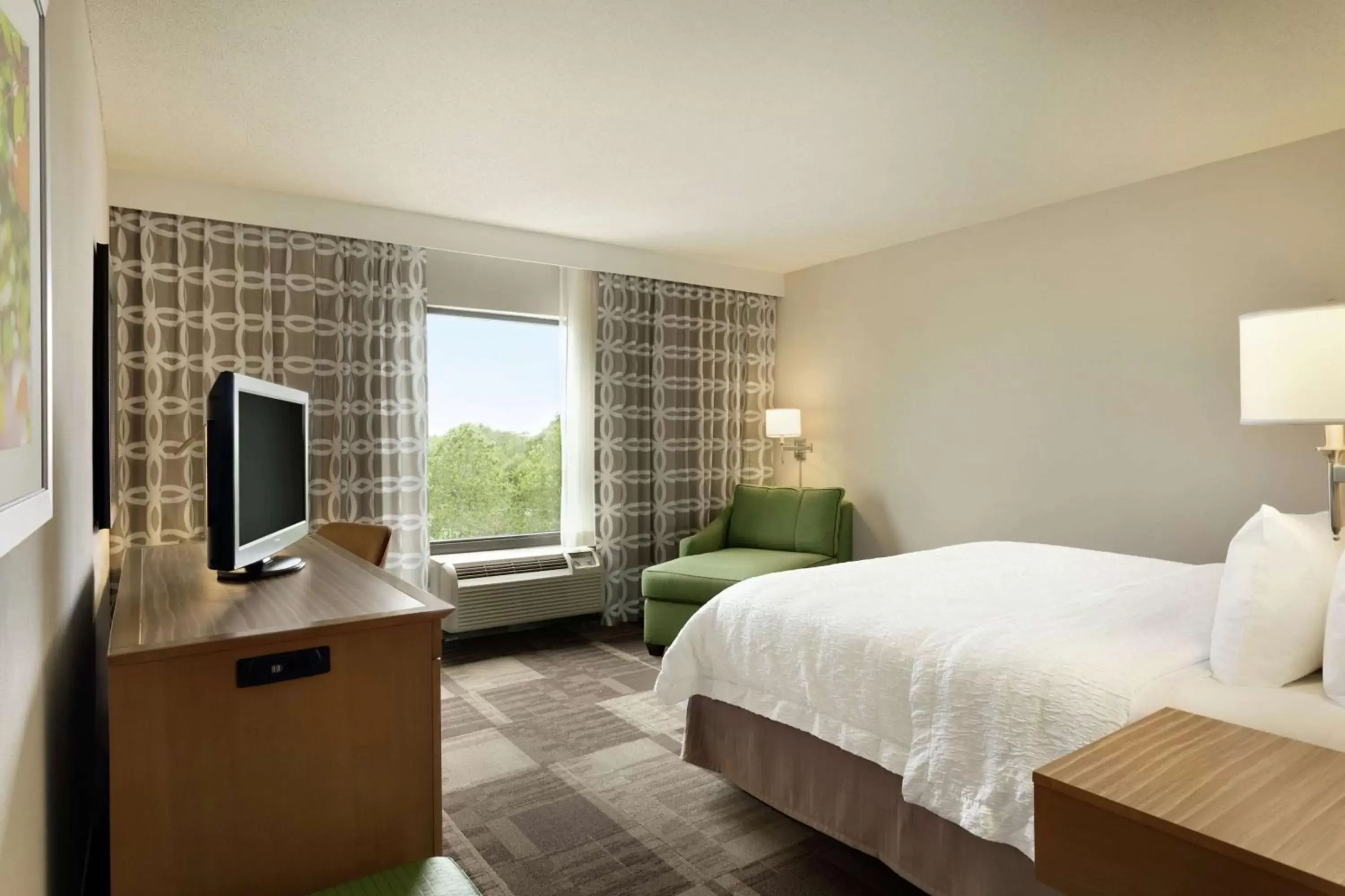 Bedroom, Bed in Hampton Inn & Suites Largo