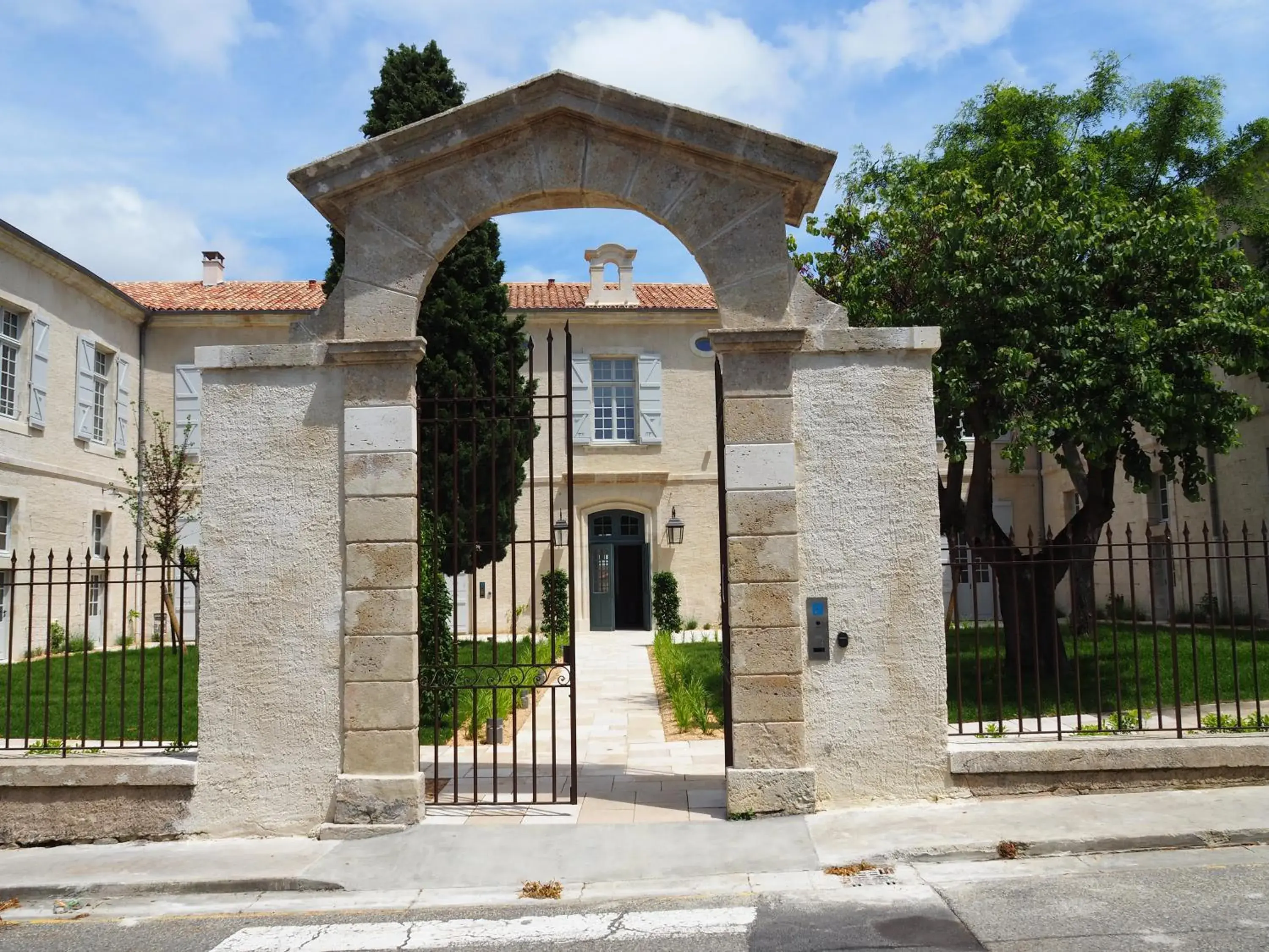Property Building in College des Doctrinaires