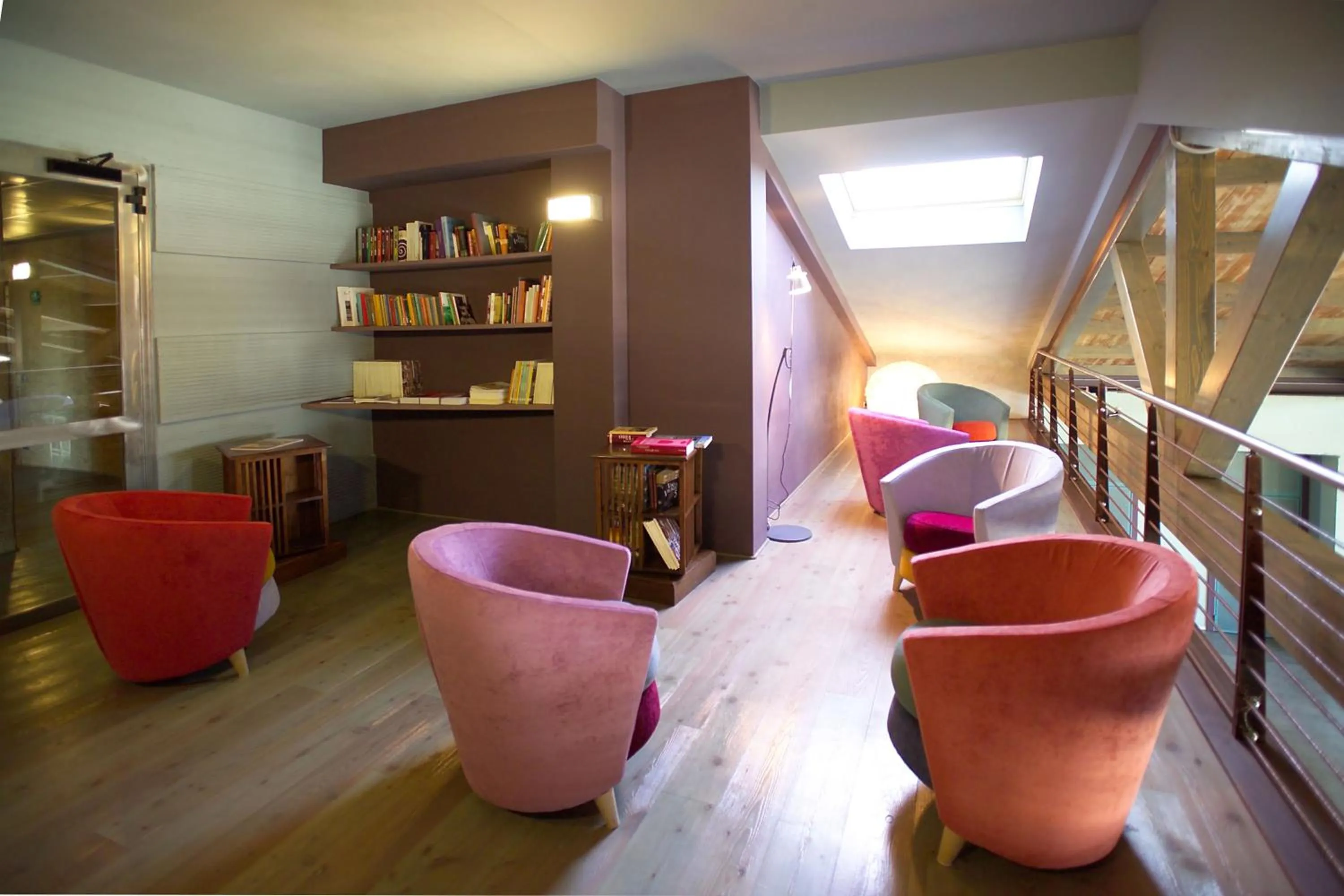 Communal lounge/ TV room in Albergo Cantine Ascheri