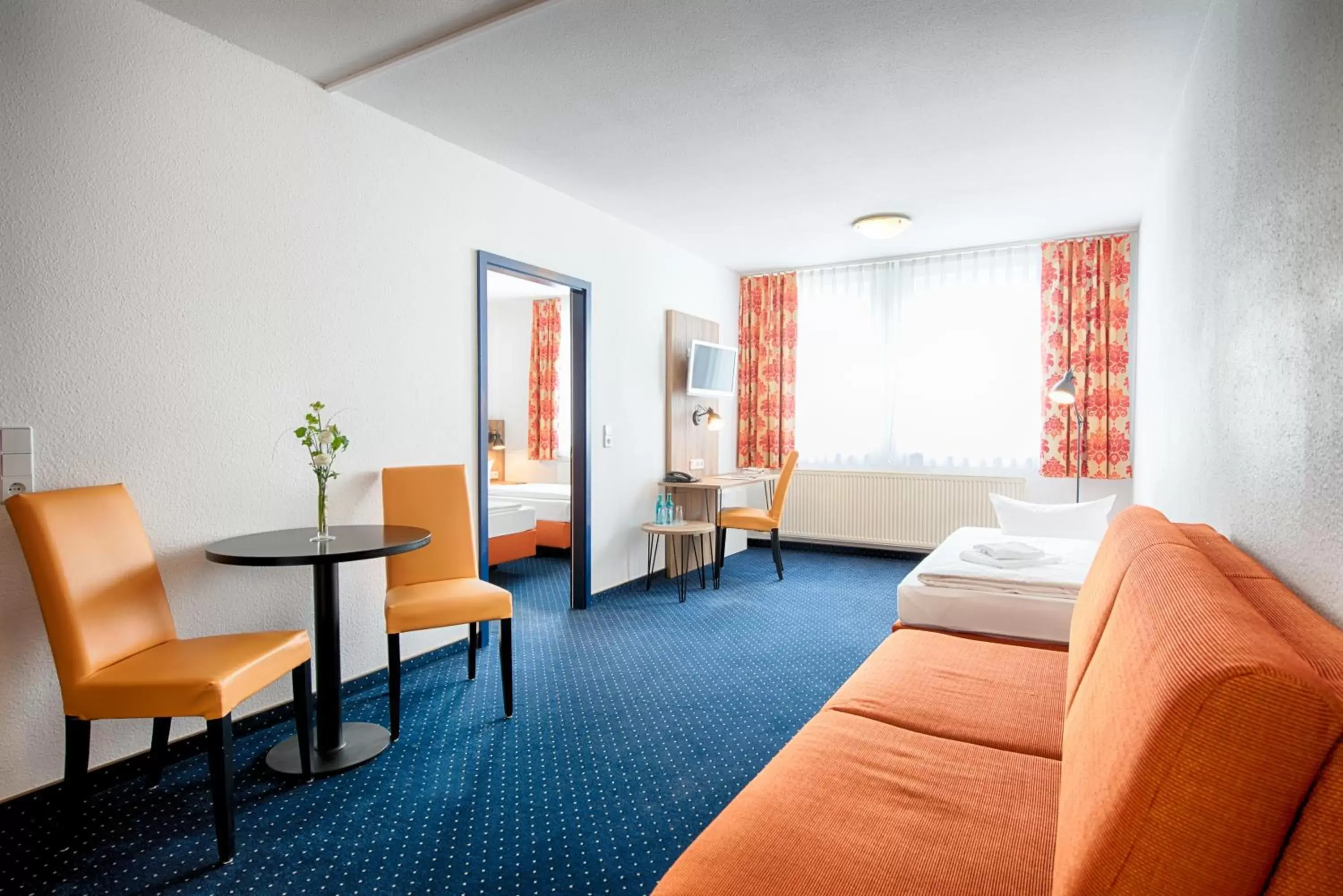 Photo of the whole room, Seating Area in ACHAT Hotel Dresden Altstadt