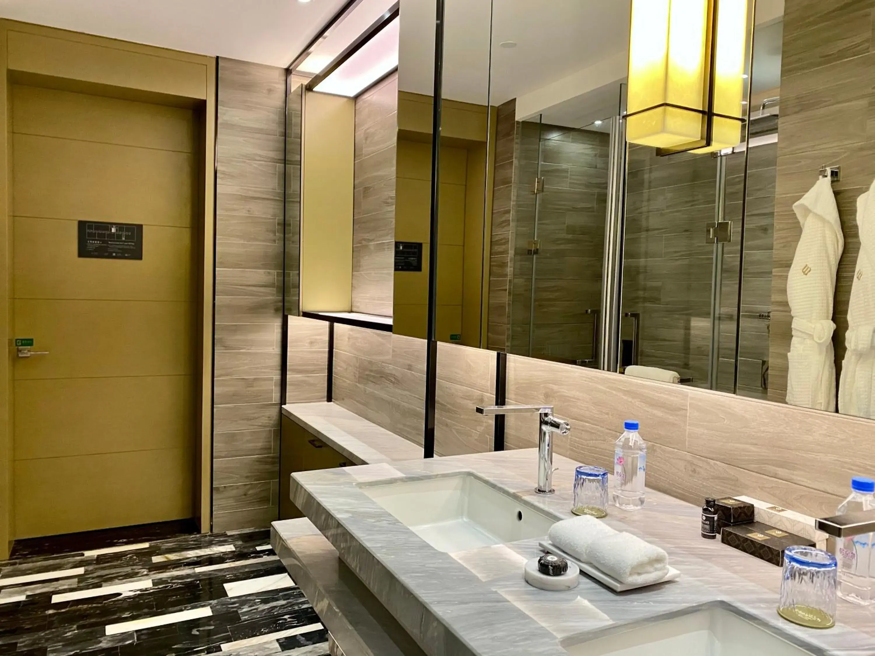 Bathroom in Jumeirah Living Guangzhou - Complimentary Shuttle Bus to Canton Fair Complex during Canton Fair period