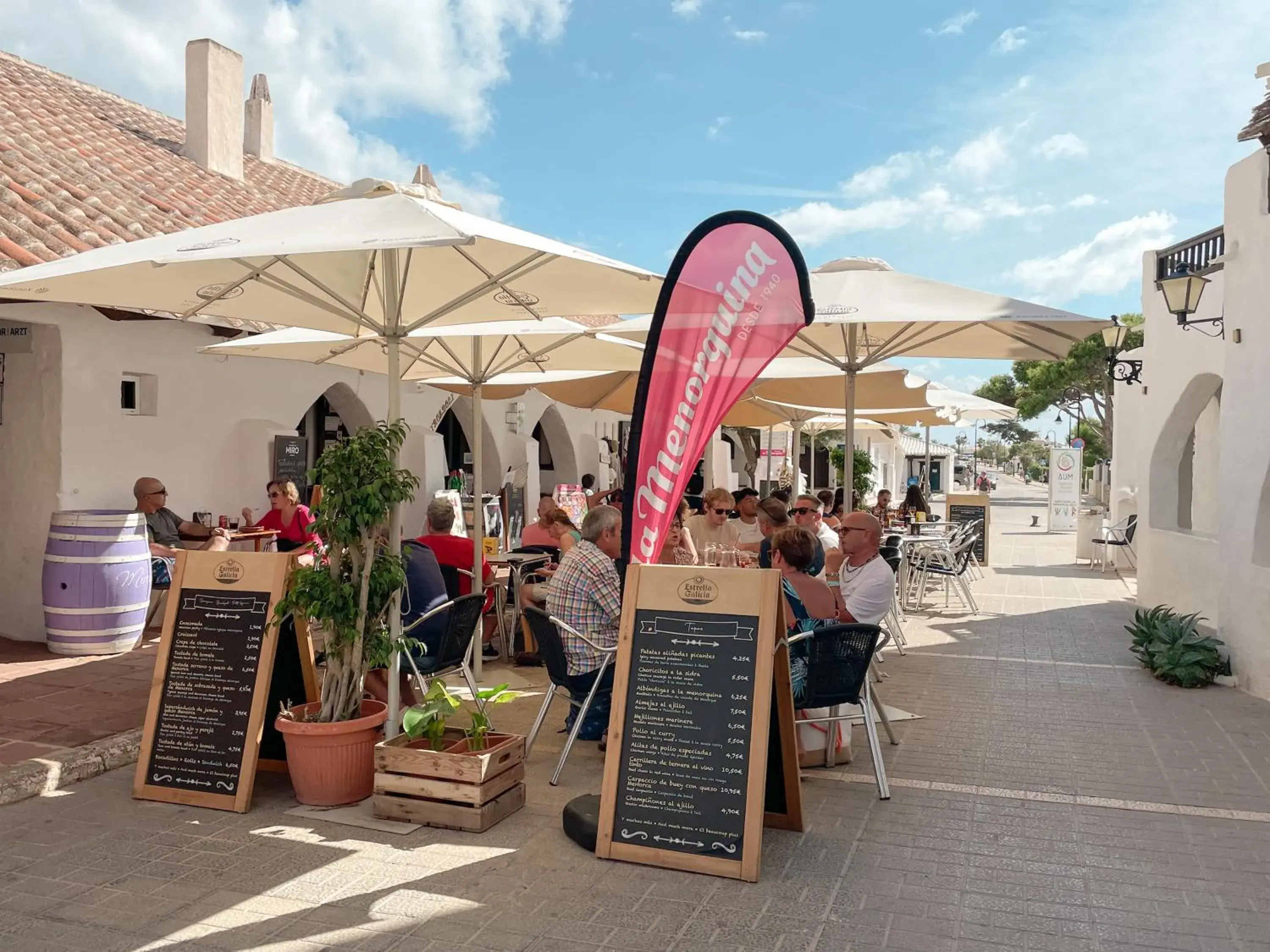 Restaurant/places to eat in Binivell Park - Caliu Apartments Restaurant/places to eat in Binivell Park - Caliu Apartments