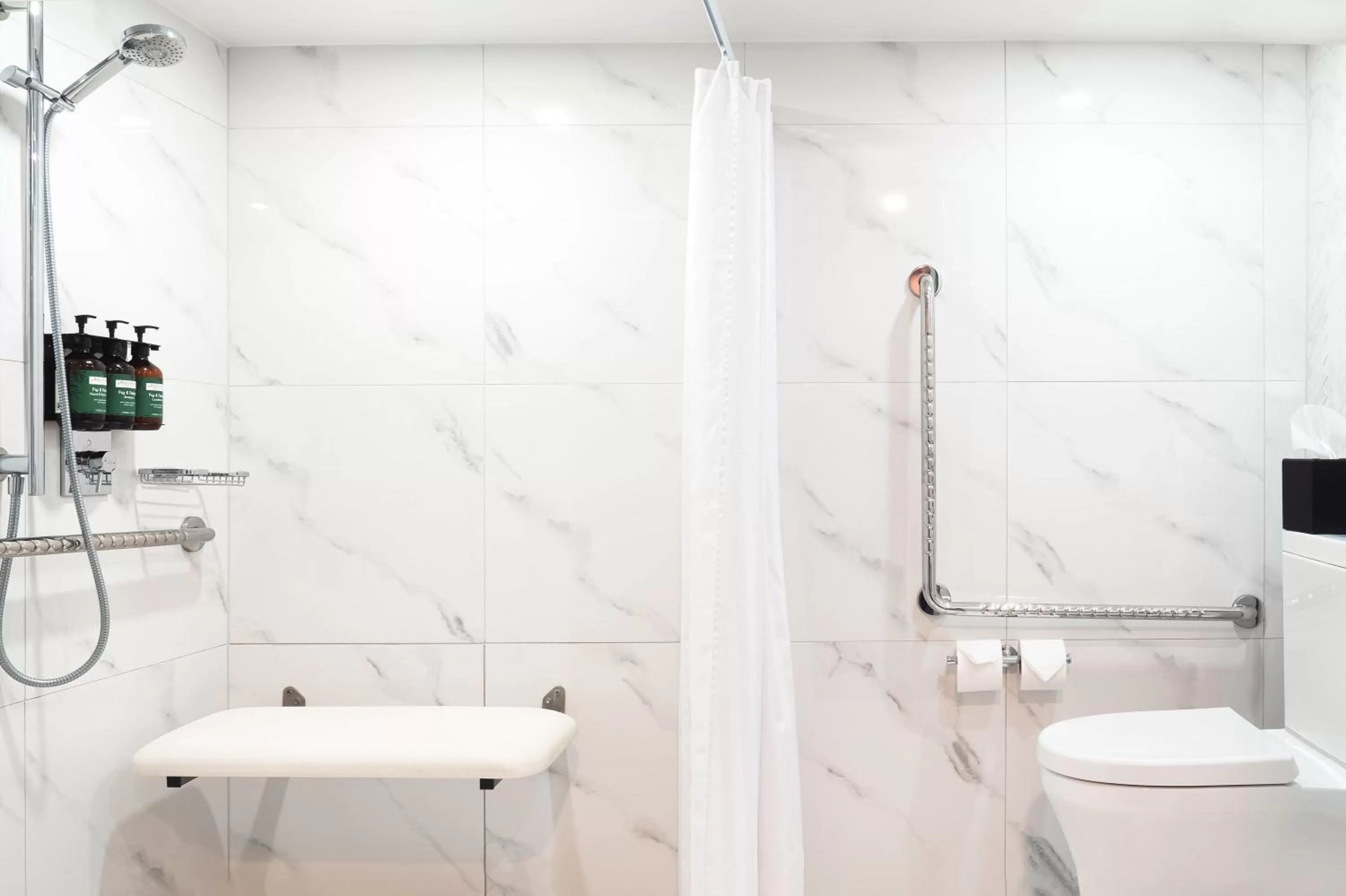 1 Queen Accessible Low Floor in Crowne Plaza Christchurch by IHG