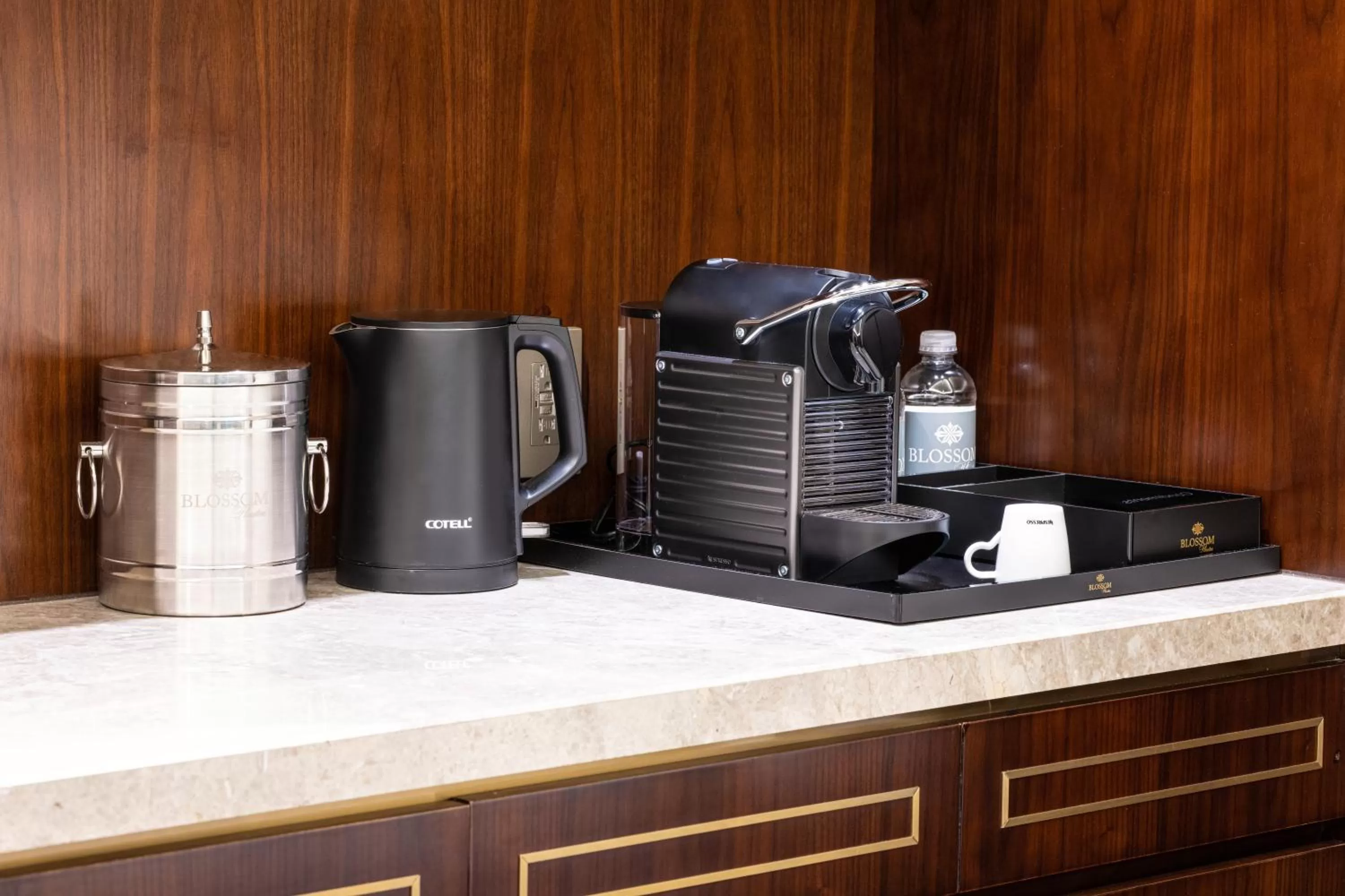 Coffee/tea facilities in Blossom Hotel Houston, Curio Collection by Hilton