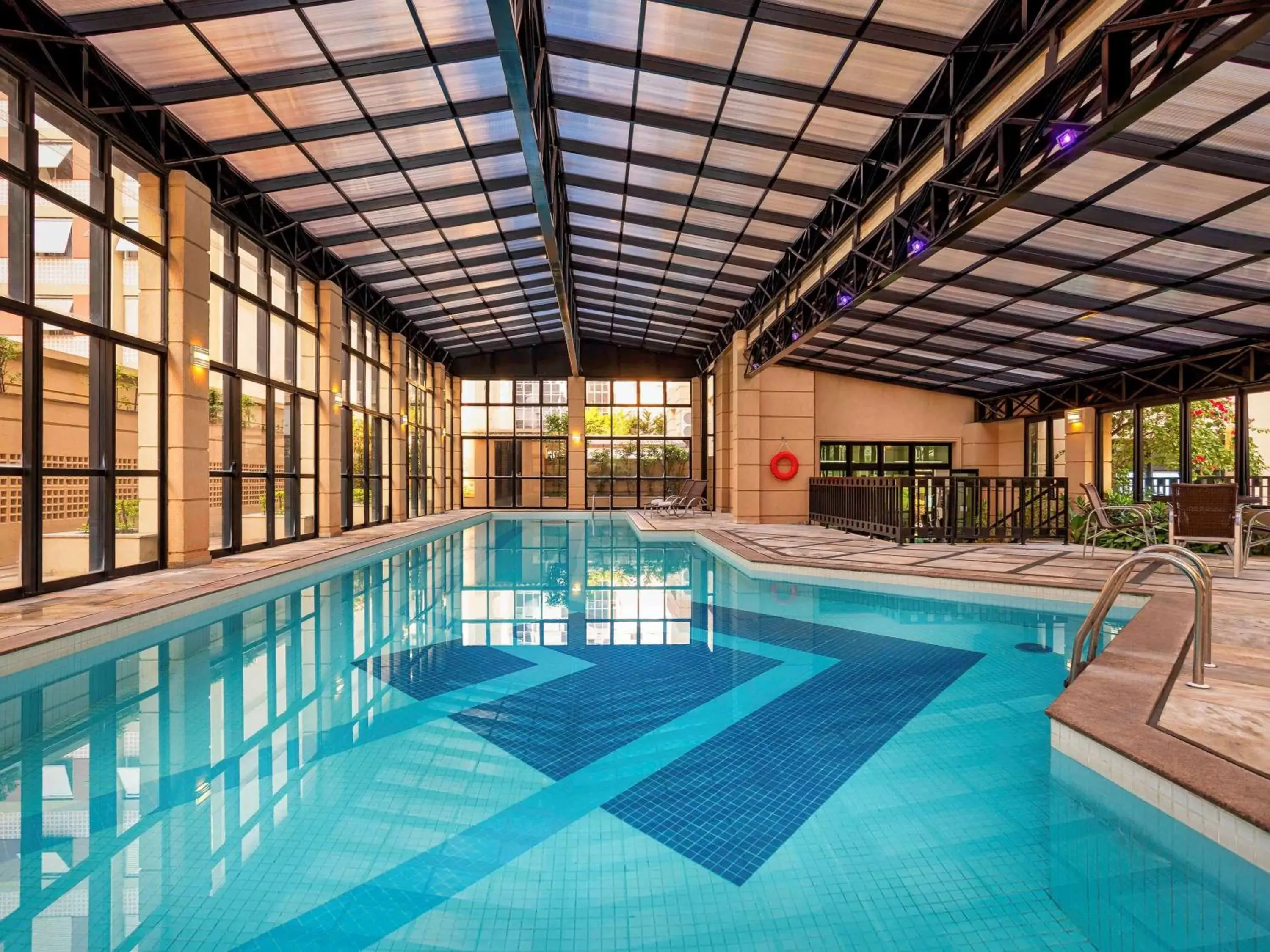 Property building, Swimming Pool in Mercure Sao Paulo Pinheiros