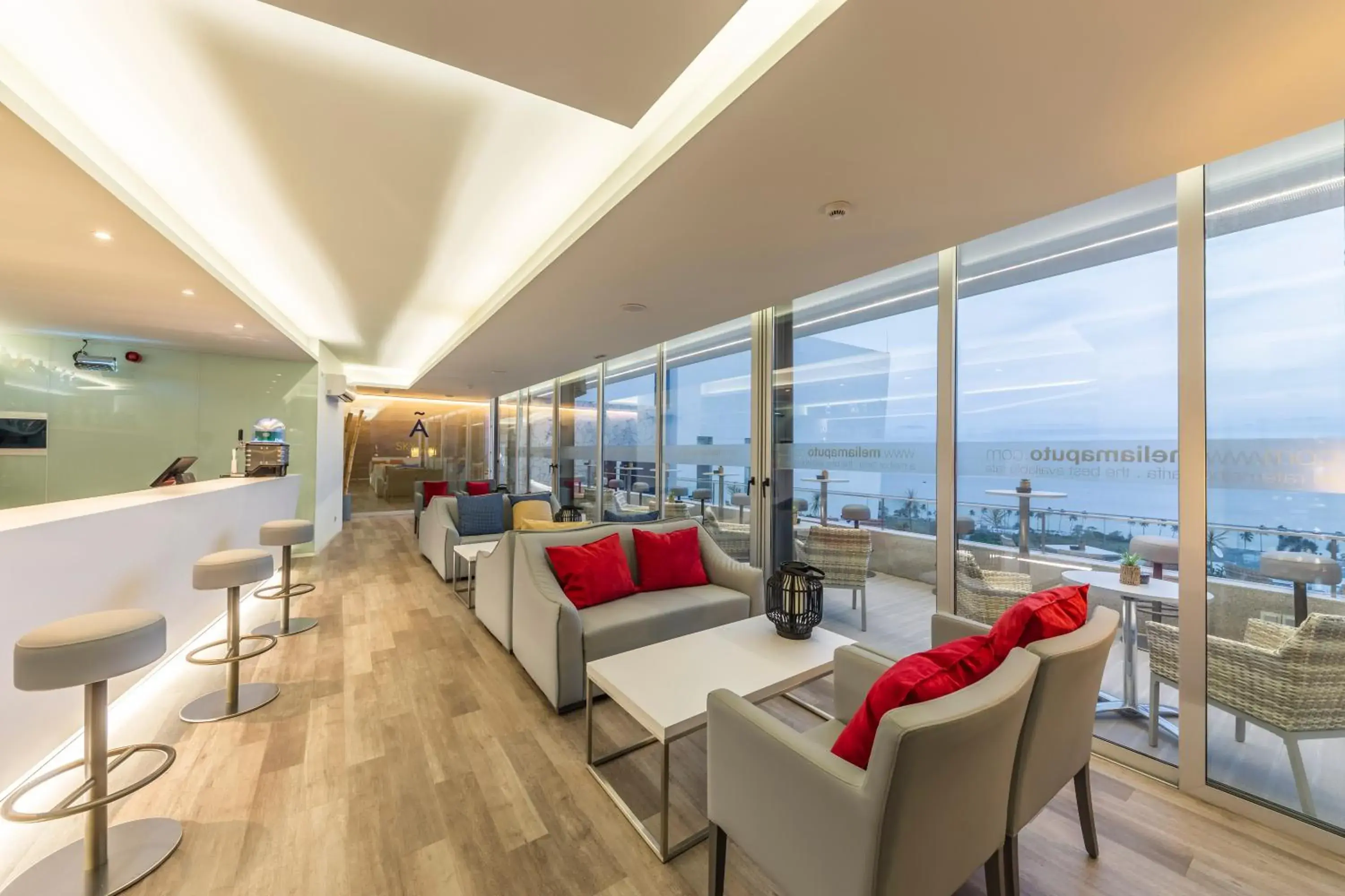 Lounge or bar in Meliá Maputo Sky