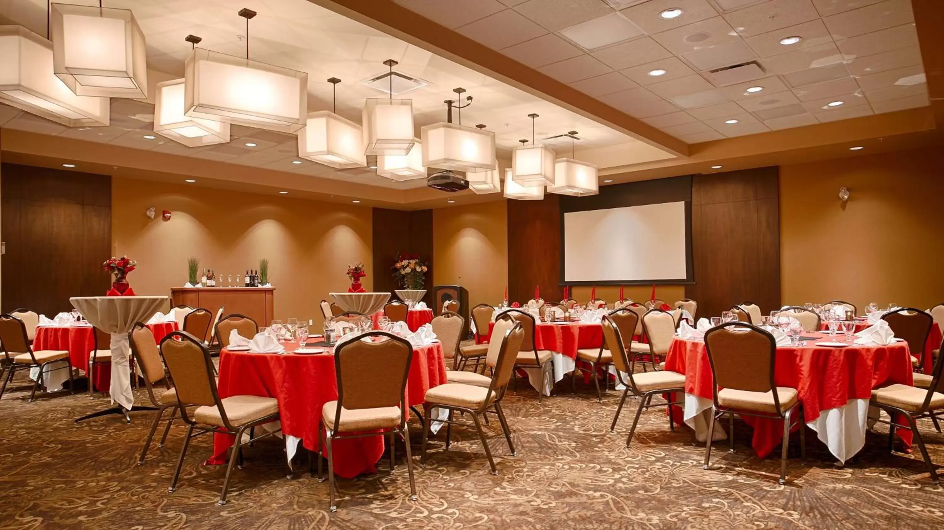 Meeting/conference room, Restaurant/Places to Eat in Best Western Cold Lake Inn