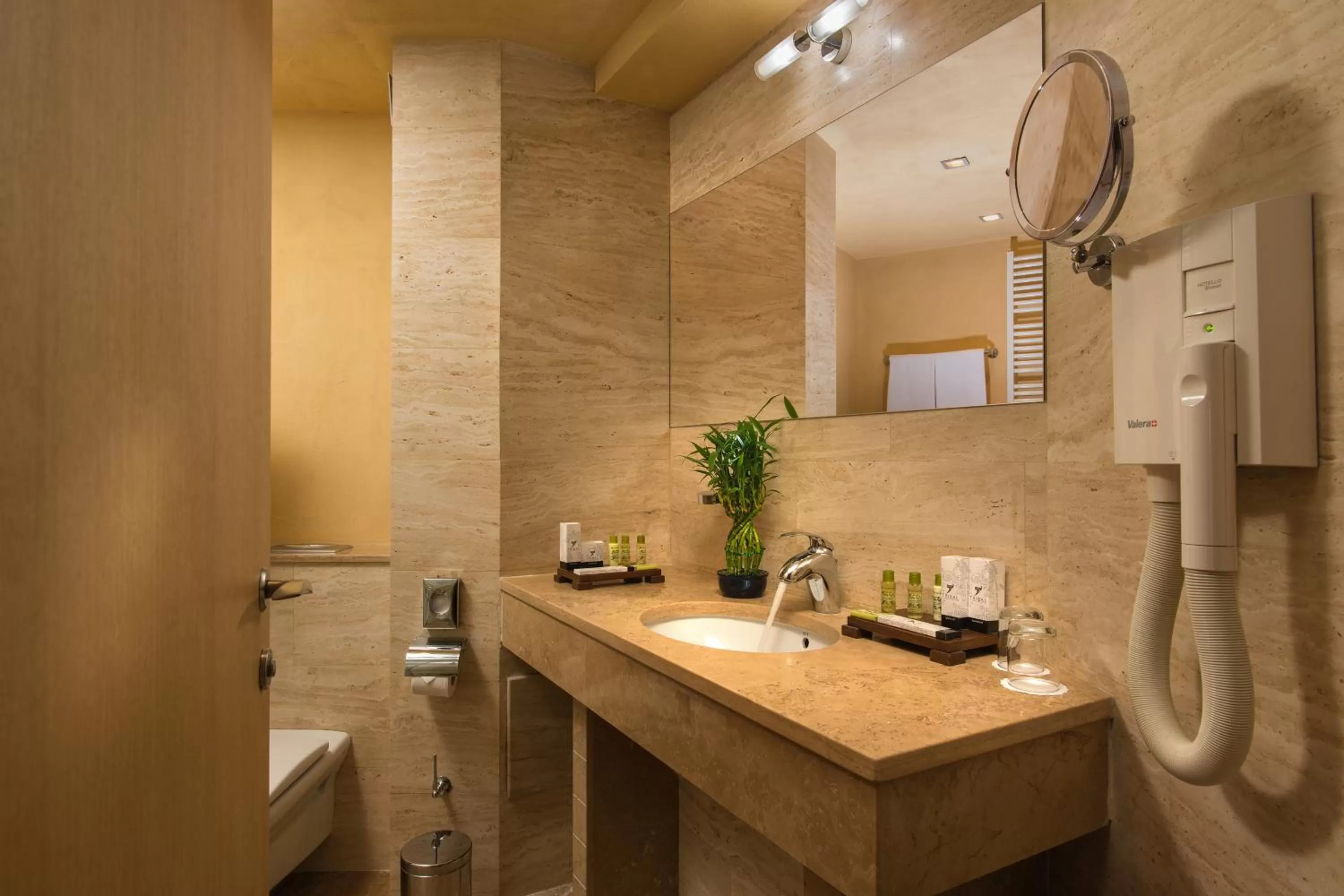 Bathroom in Rosslyn Thracia Hotel Sofia