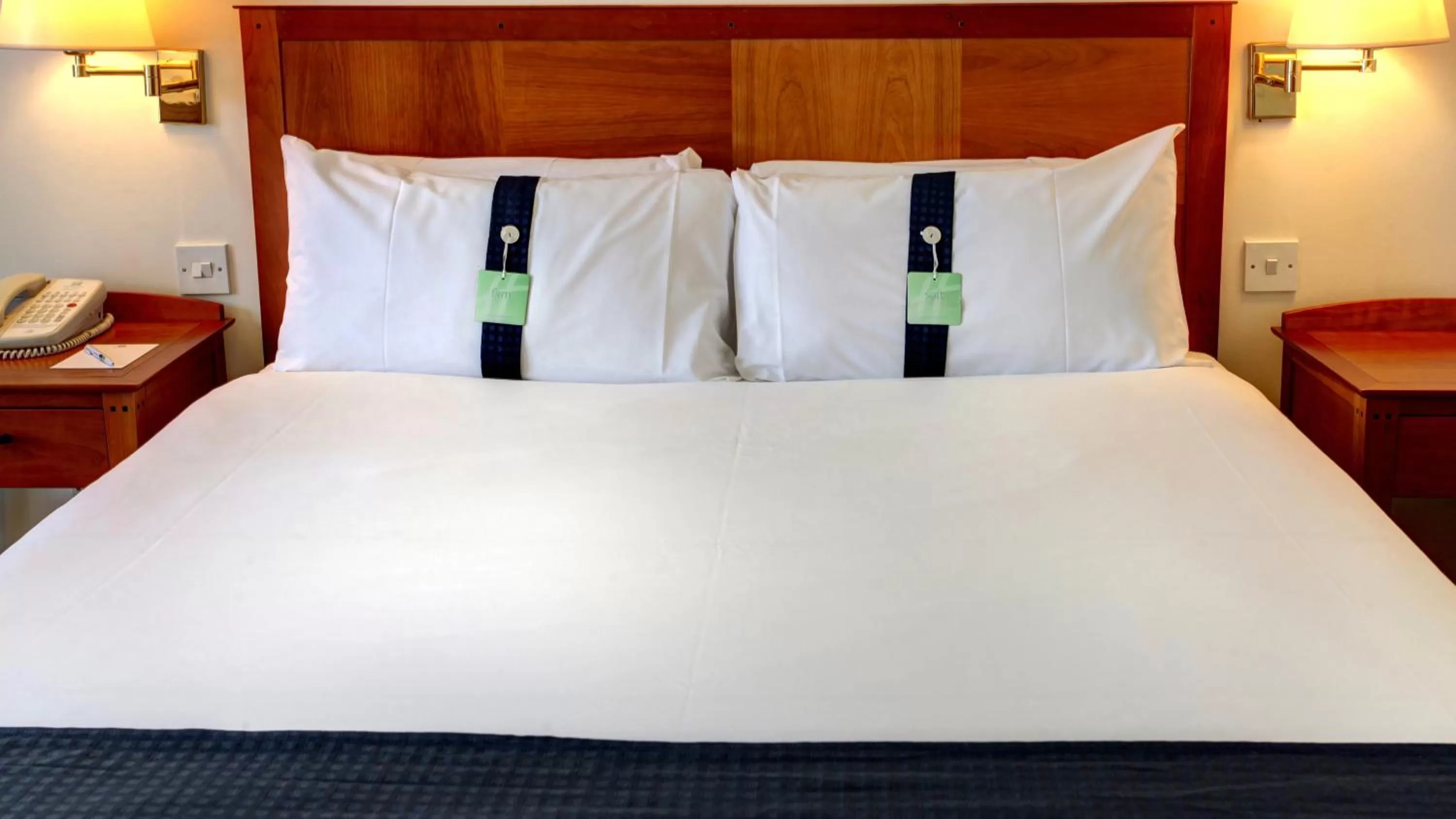 Standard Queen Room with Two Sofa Beds in voco Fareham - Solent by IHG