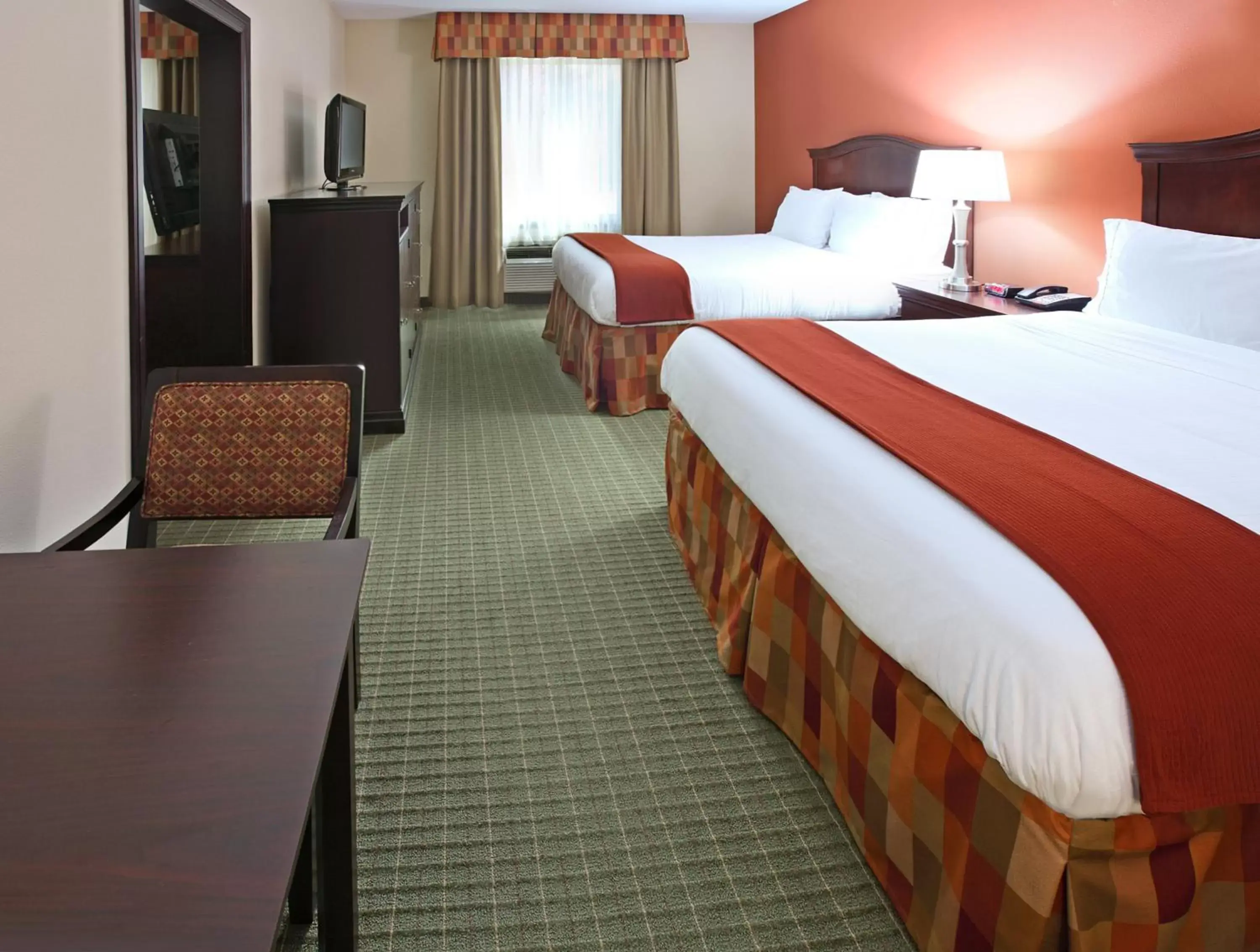 Bed in Holiday Inn Express Hotel & Suites Henderson - Traffic Star, an IHG Hotel