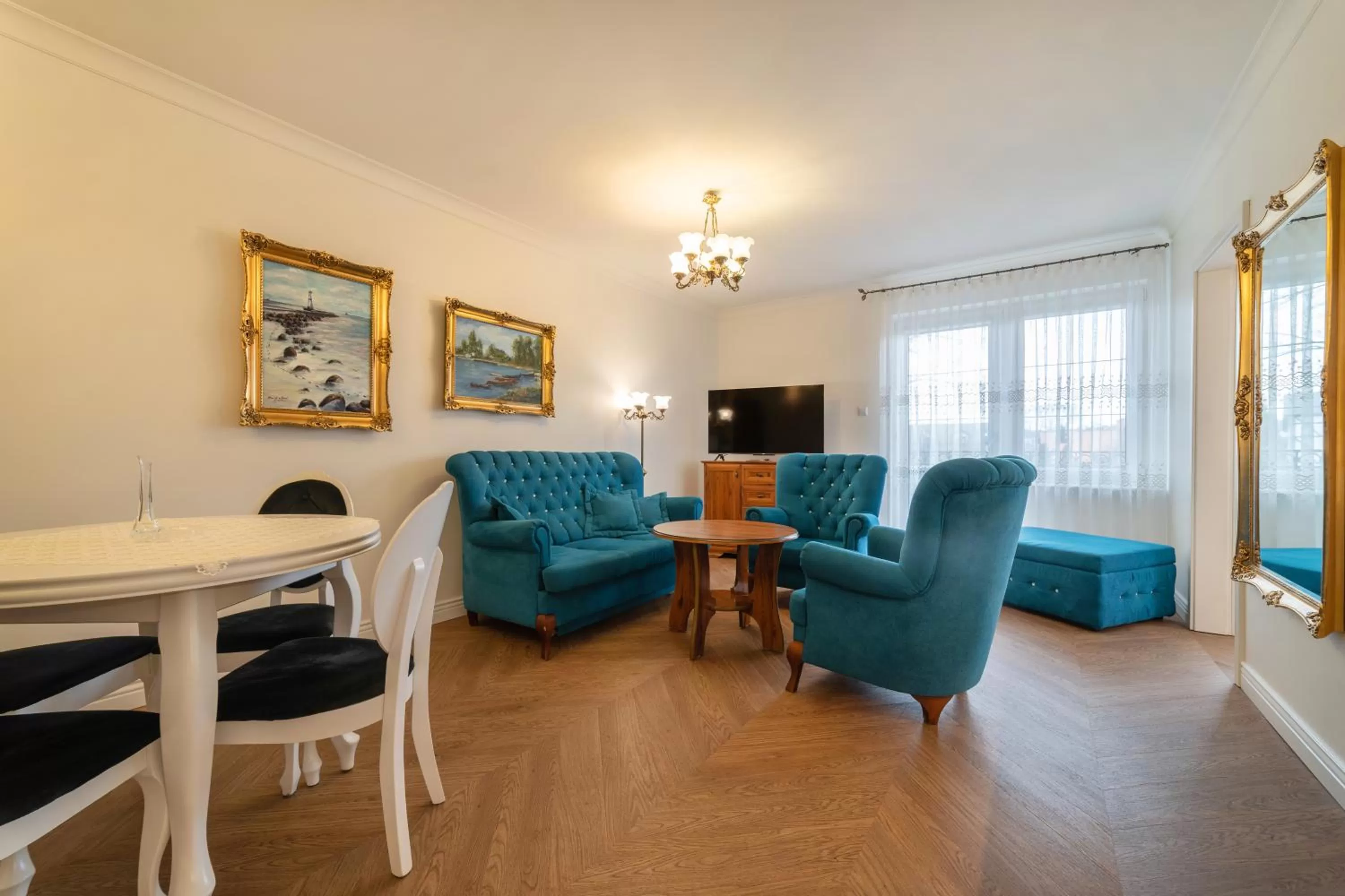 TV and multimedia in Pensjonat & Restauracja Admirał